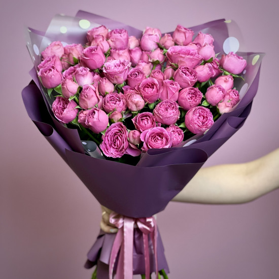 Кустовая роза Букет из 27 малиновых кустовых пионовидных роз