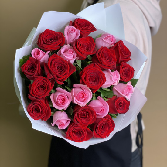 Розы Букет из красных и розовых роз 25 шт. (70 см)