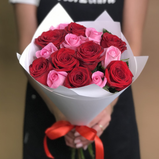 Купить 15 красных и розовых роз 40 см в Воронеже — доставка цветов