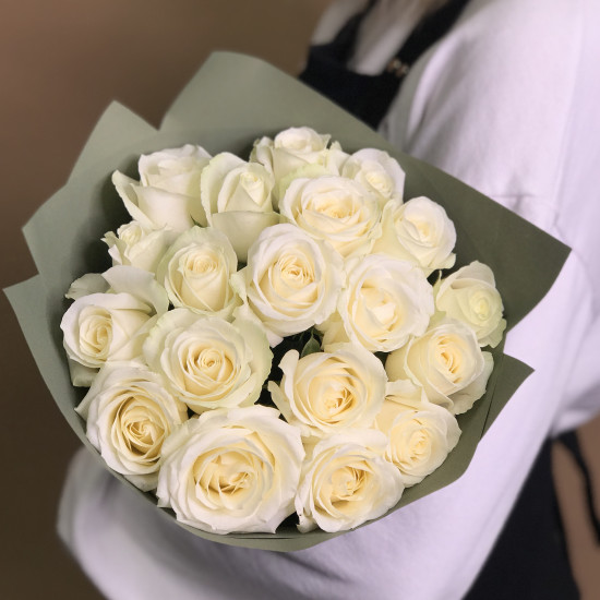 Розы Букет из 19 белых роз (40 см)