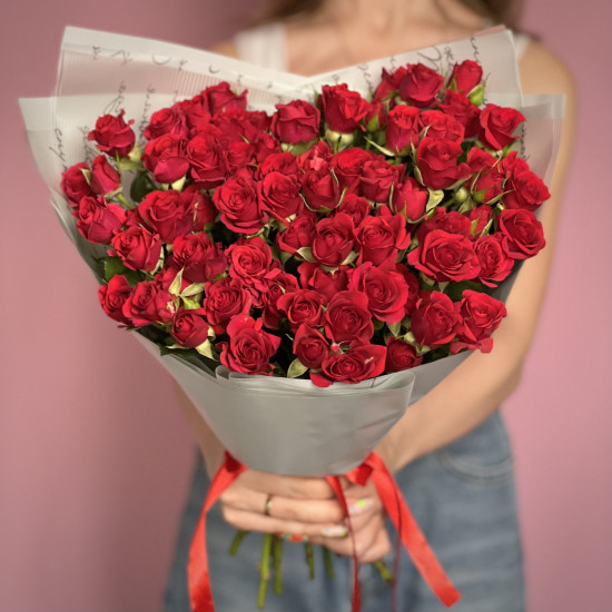 Кустовая роза Букет из 17 кустовых красных роз