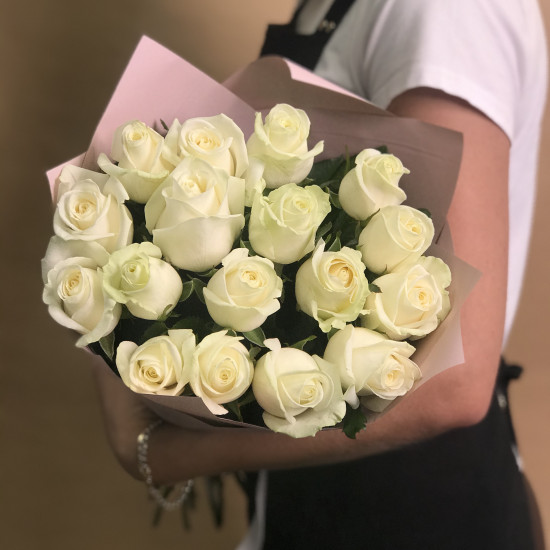 Розы Букет из 17 белых роз (60 см)
