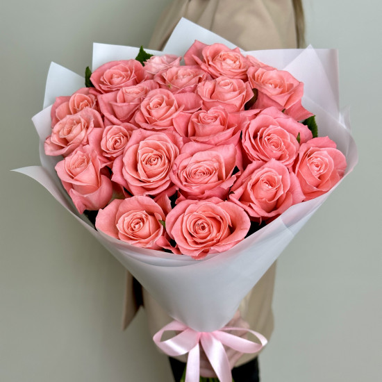 Букеты из роз Букет из 21 коралловой розы (40 см)