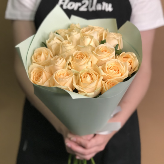Розы Букет из 19 кремовых роз (40 см)
