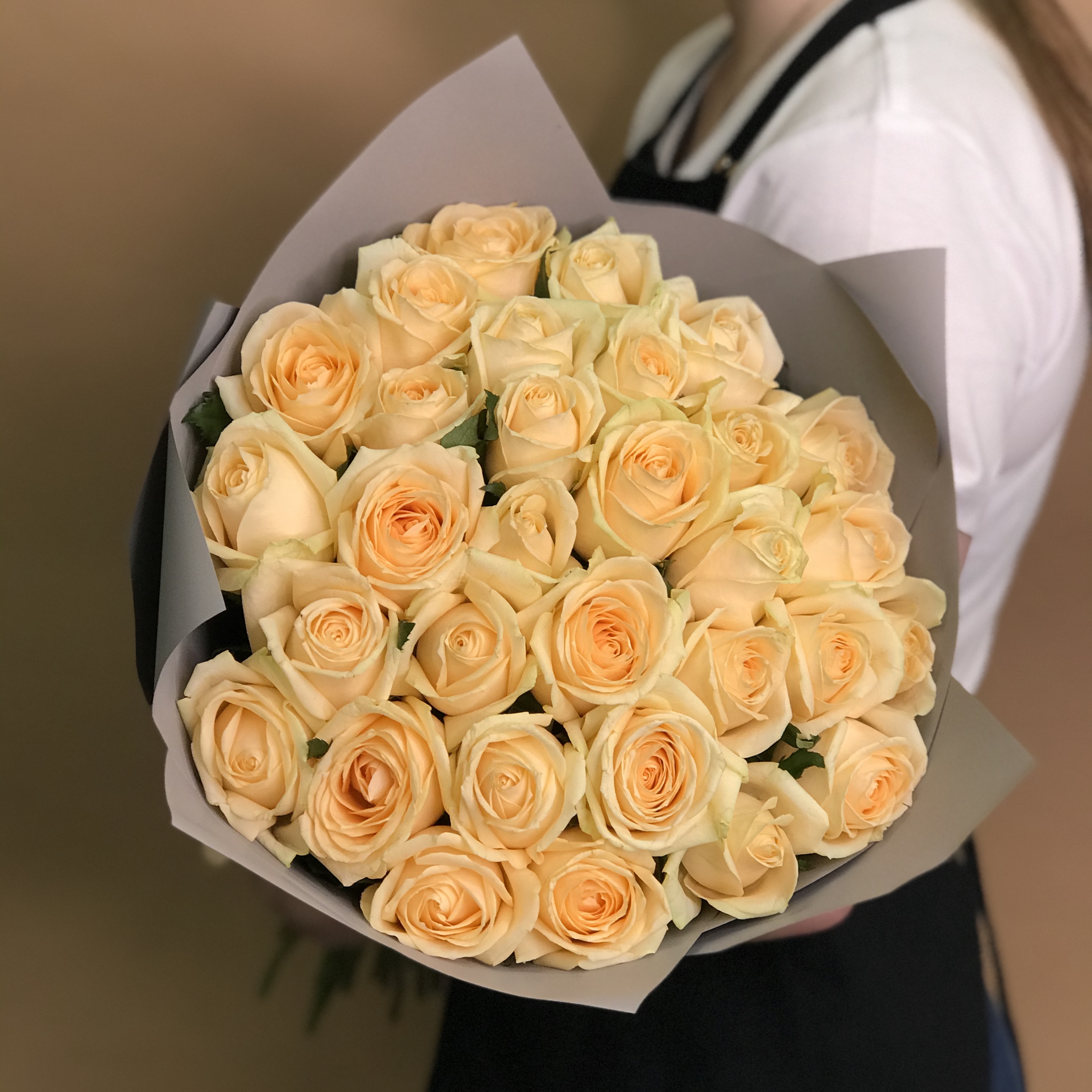 Розы Букет из 31 кремовой розы (60 см)