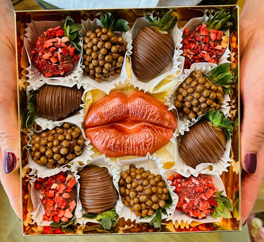 Для crm Клубника в бельгийском шоколаде "Поцелуй"