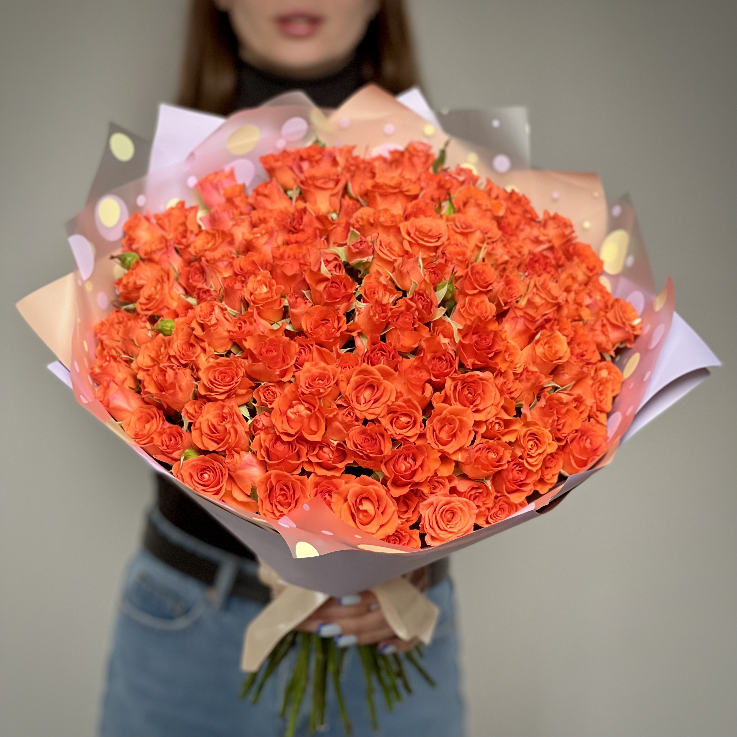 Букет из 51 кустовой оранжевой розы букет из 51 кустовой розы мисти бабблс