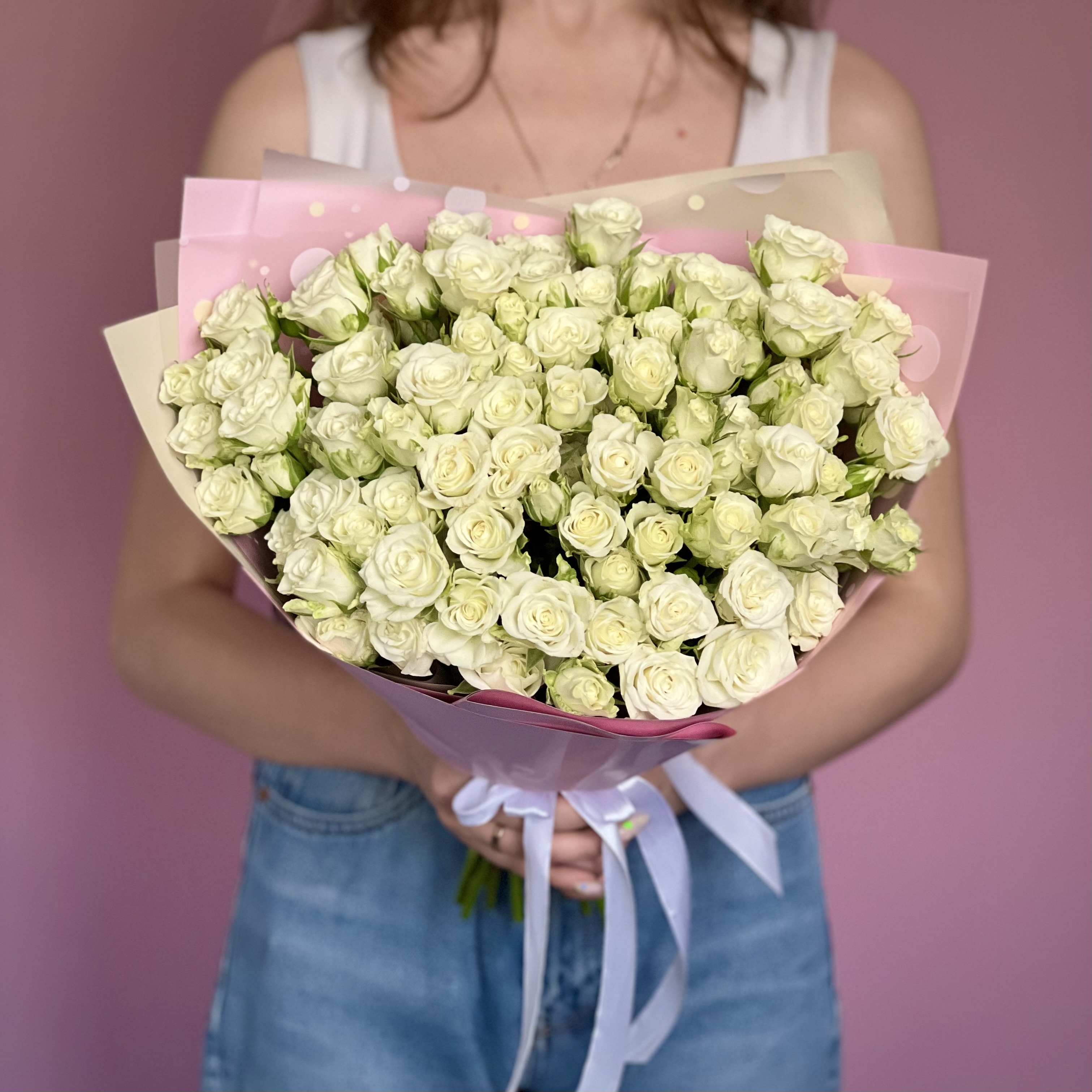 Кустовая роза Букет из 29 кустовых белых роз