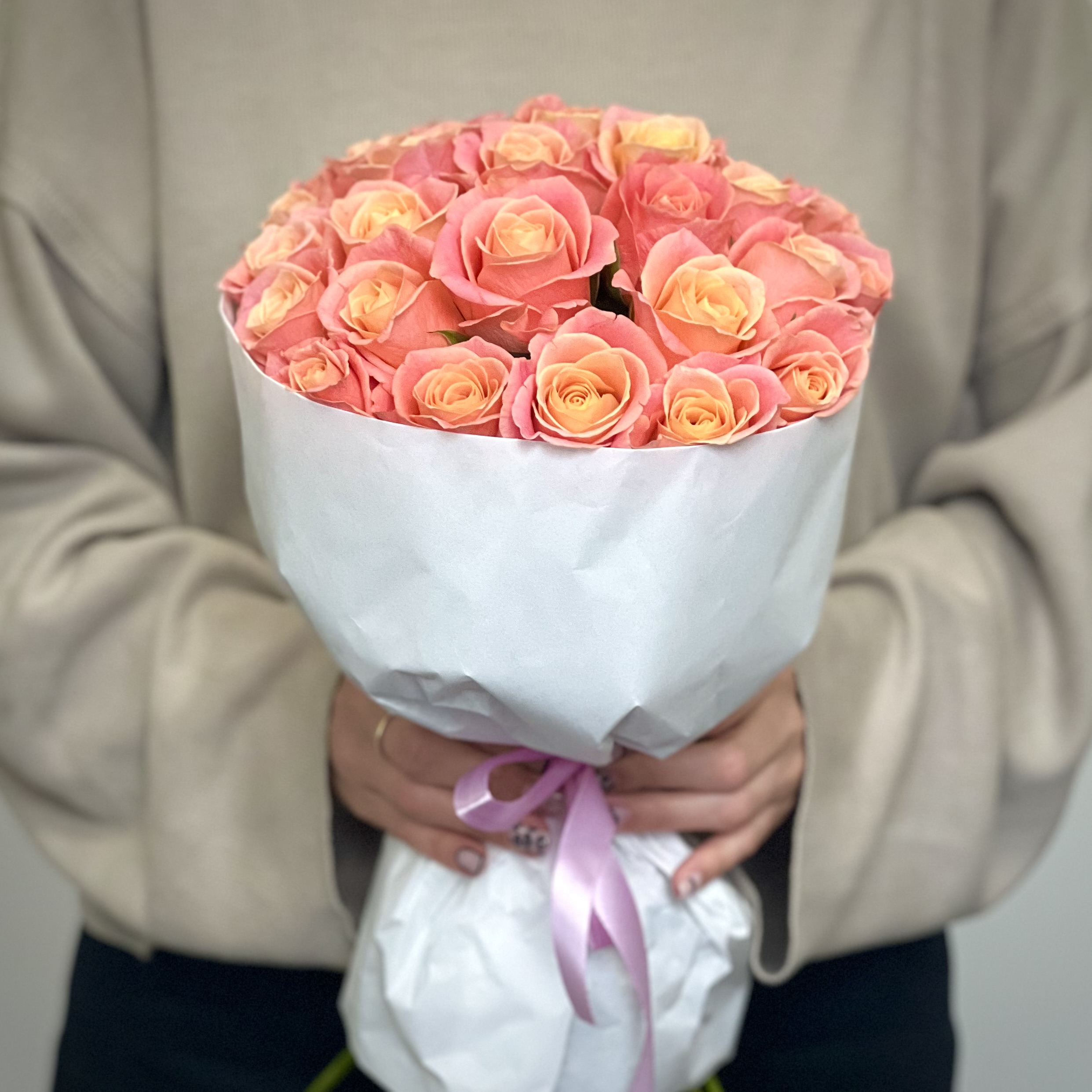 Букеты из роз Букет из коралловых роз Королек