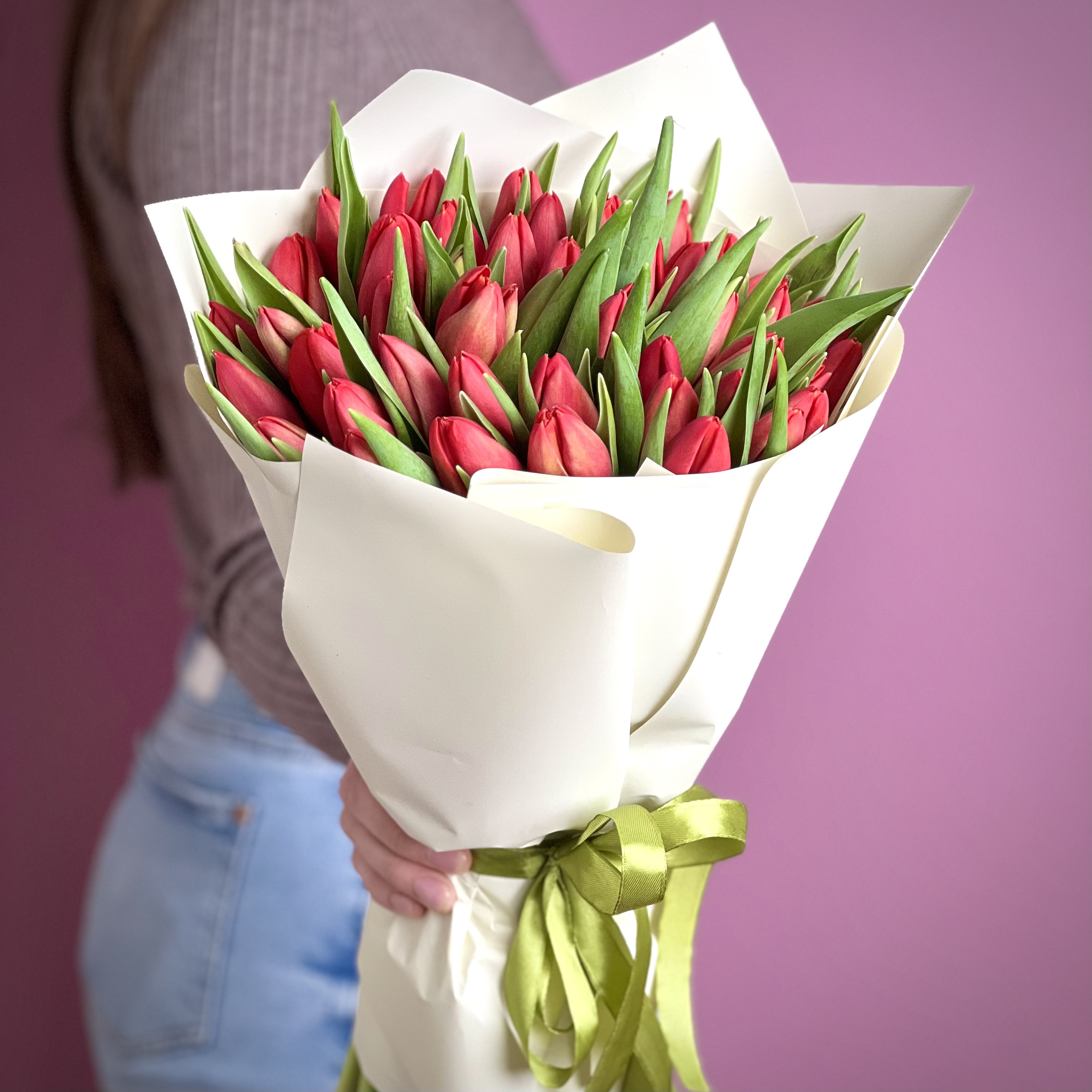 Тюльпаны Букет из 55 красных тюльпанов