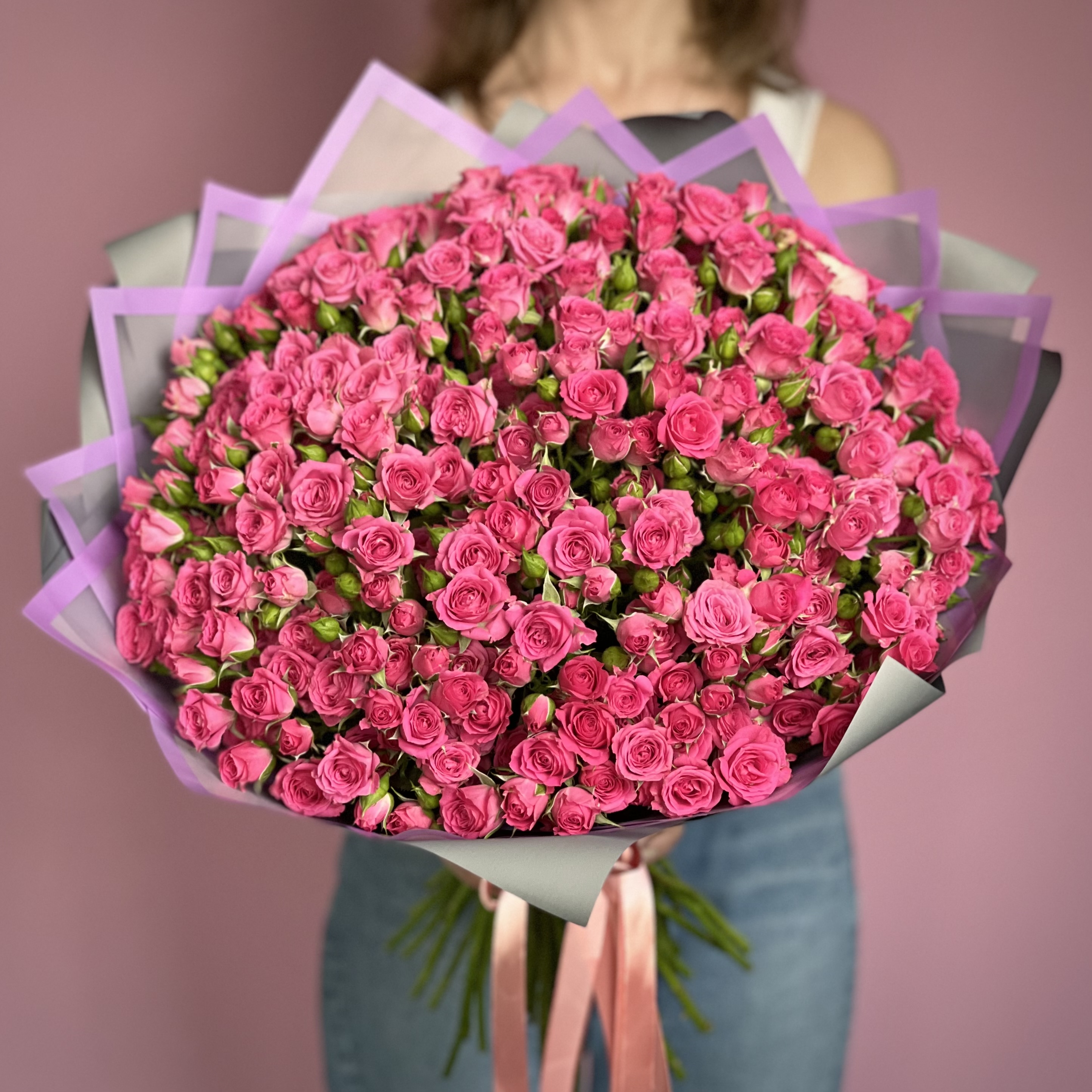 Кустовая роза Букет из 51 кустовой малиновой розы