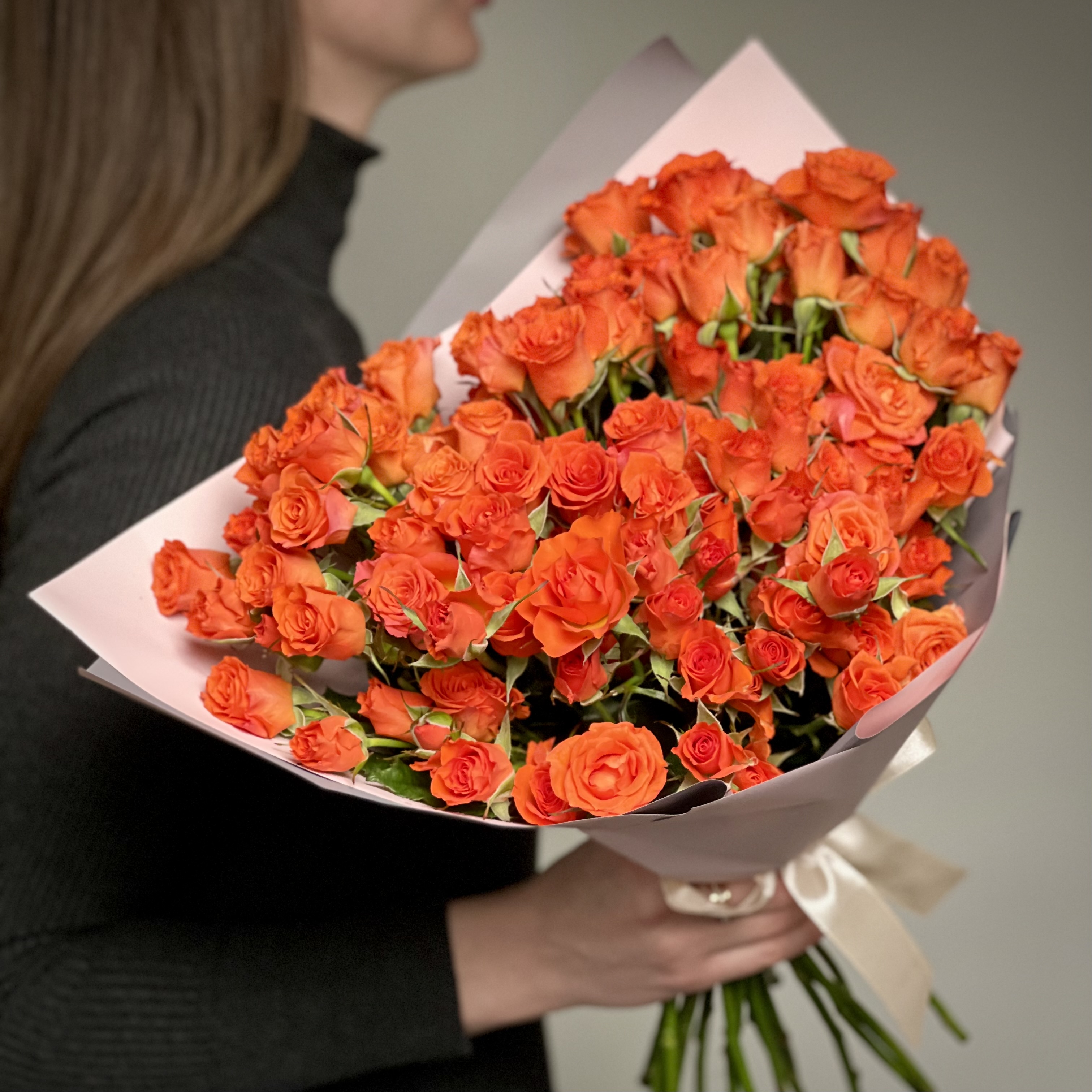 Кустовая роза Букет из 29 кустовых оранжевых роз