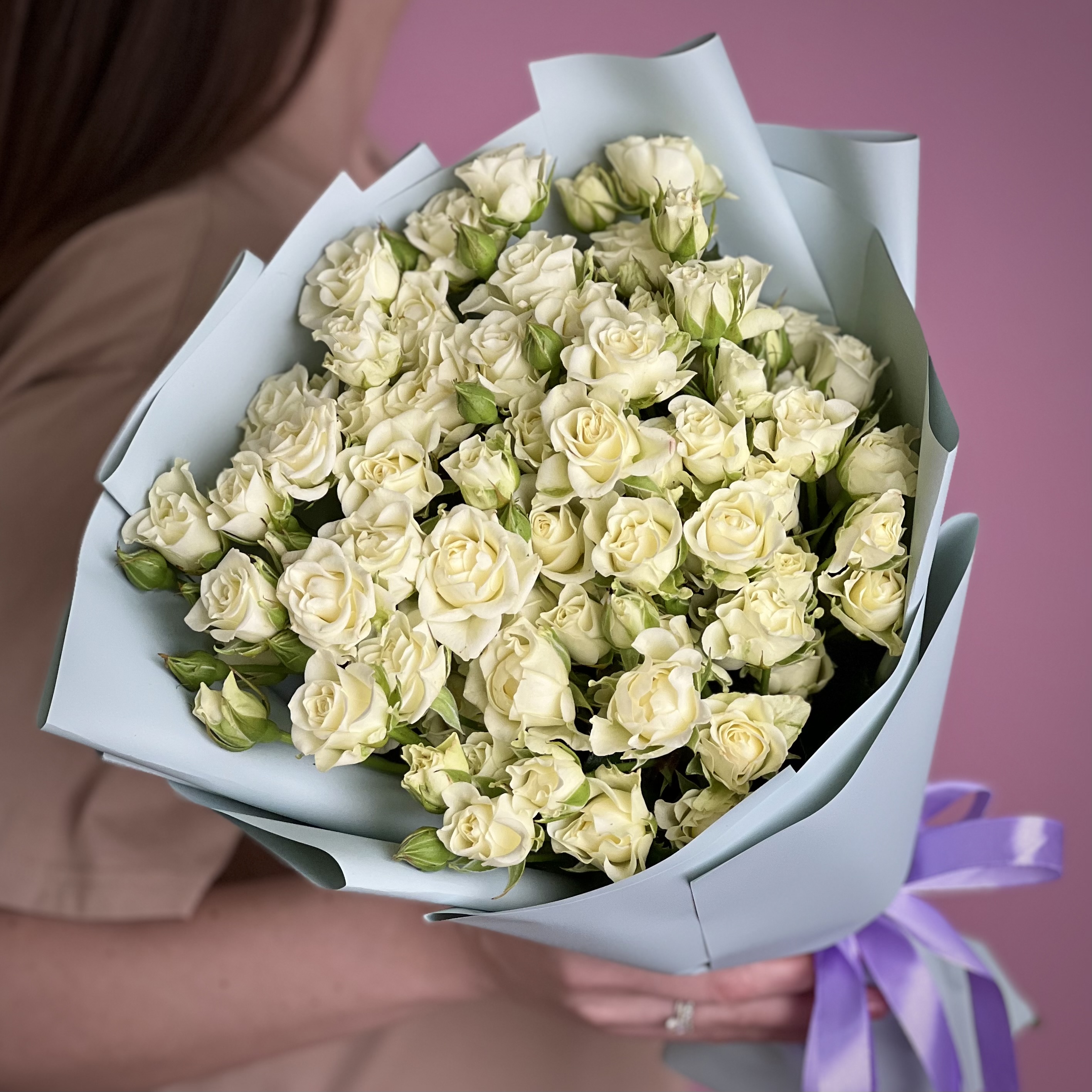 Букет из 17 кустовых белых роз букет из 17 кустовых желтых роз