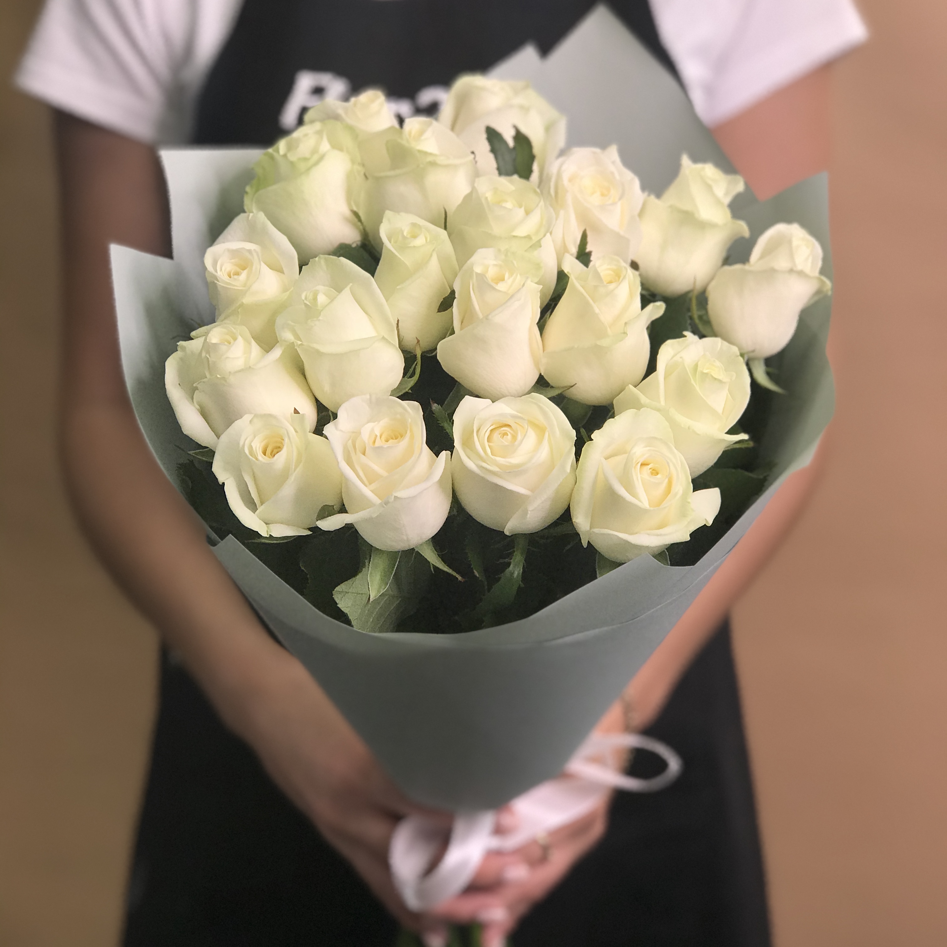 Букет из 19 белых роз (60 см) букет из 15 белых роз 60 см