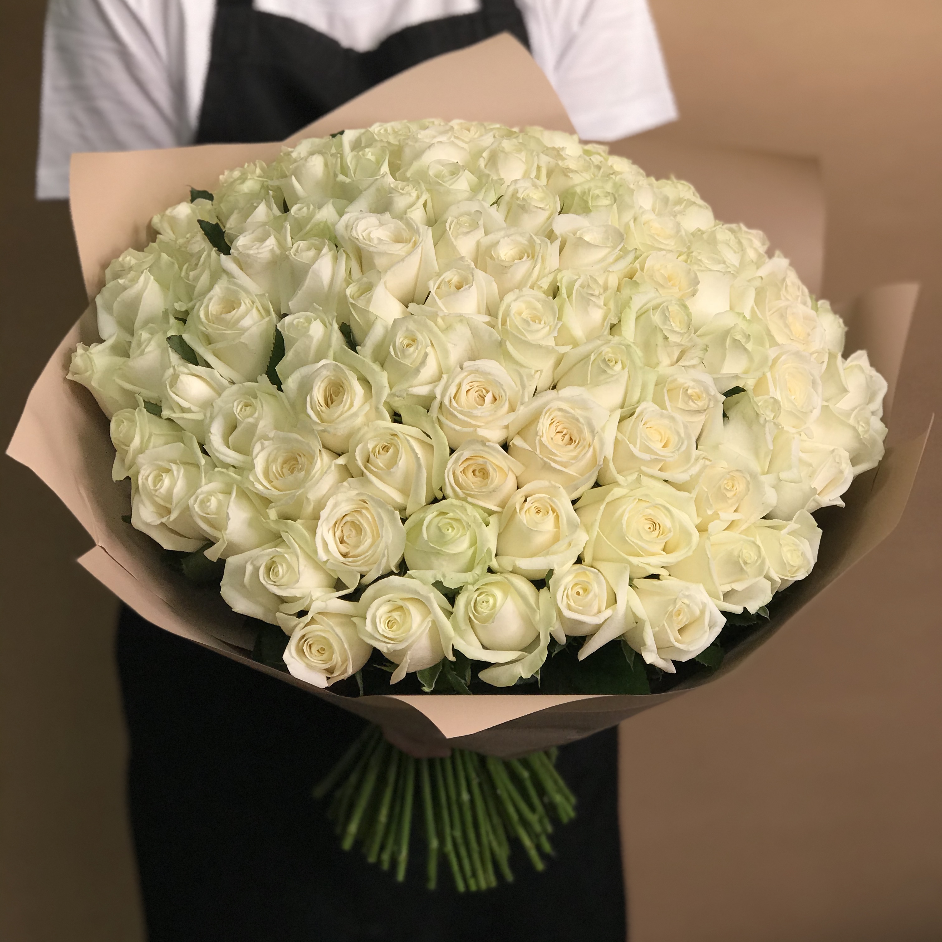 Букет из 101 белой розы (40 см) букет из 101 белой розы 40 50 см эквадор
