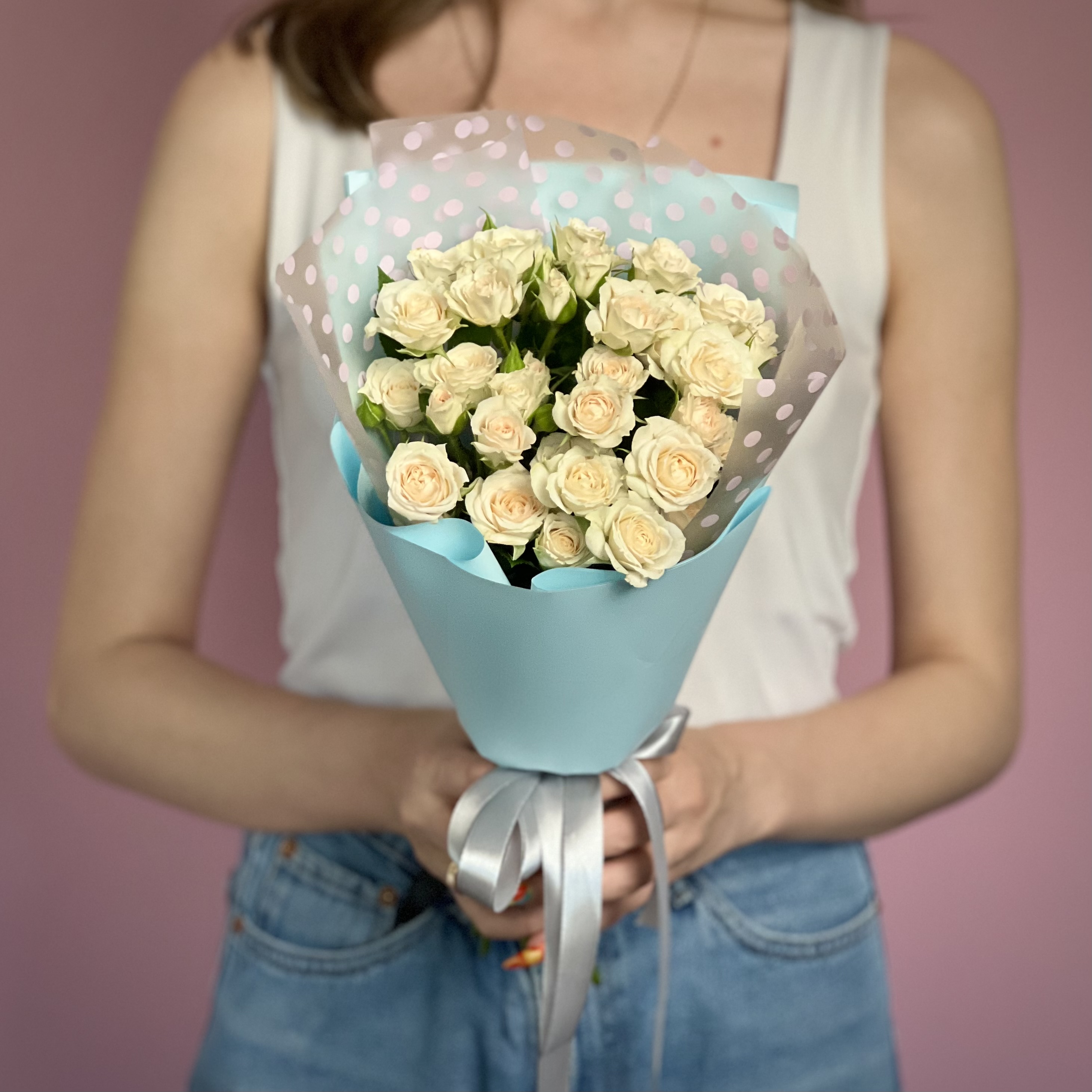 Кустовая роза Букет из 7 кустовых кремовых роз