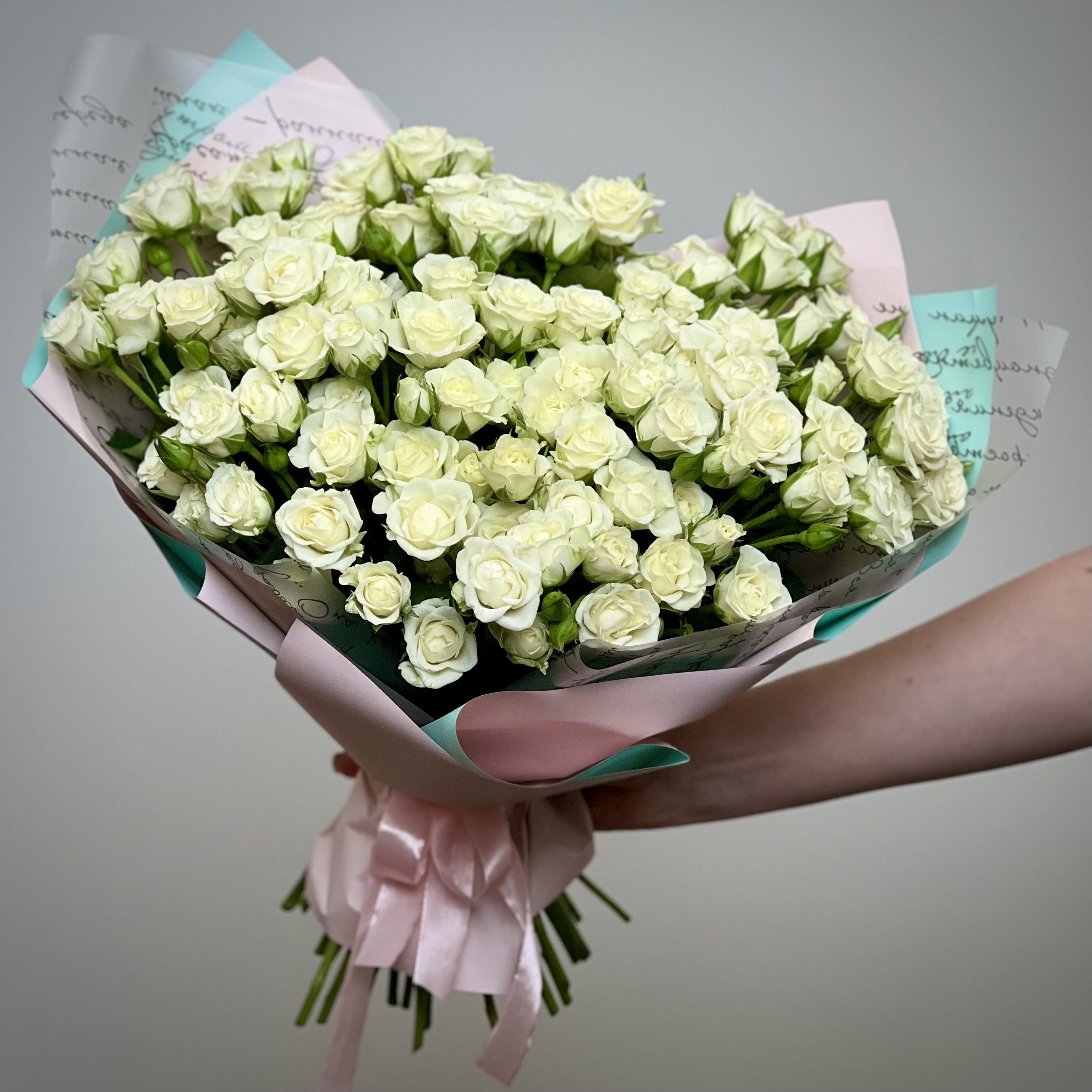 Кустовая роза Букет из 31 кустовой белой розы