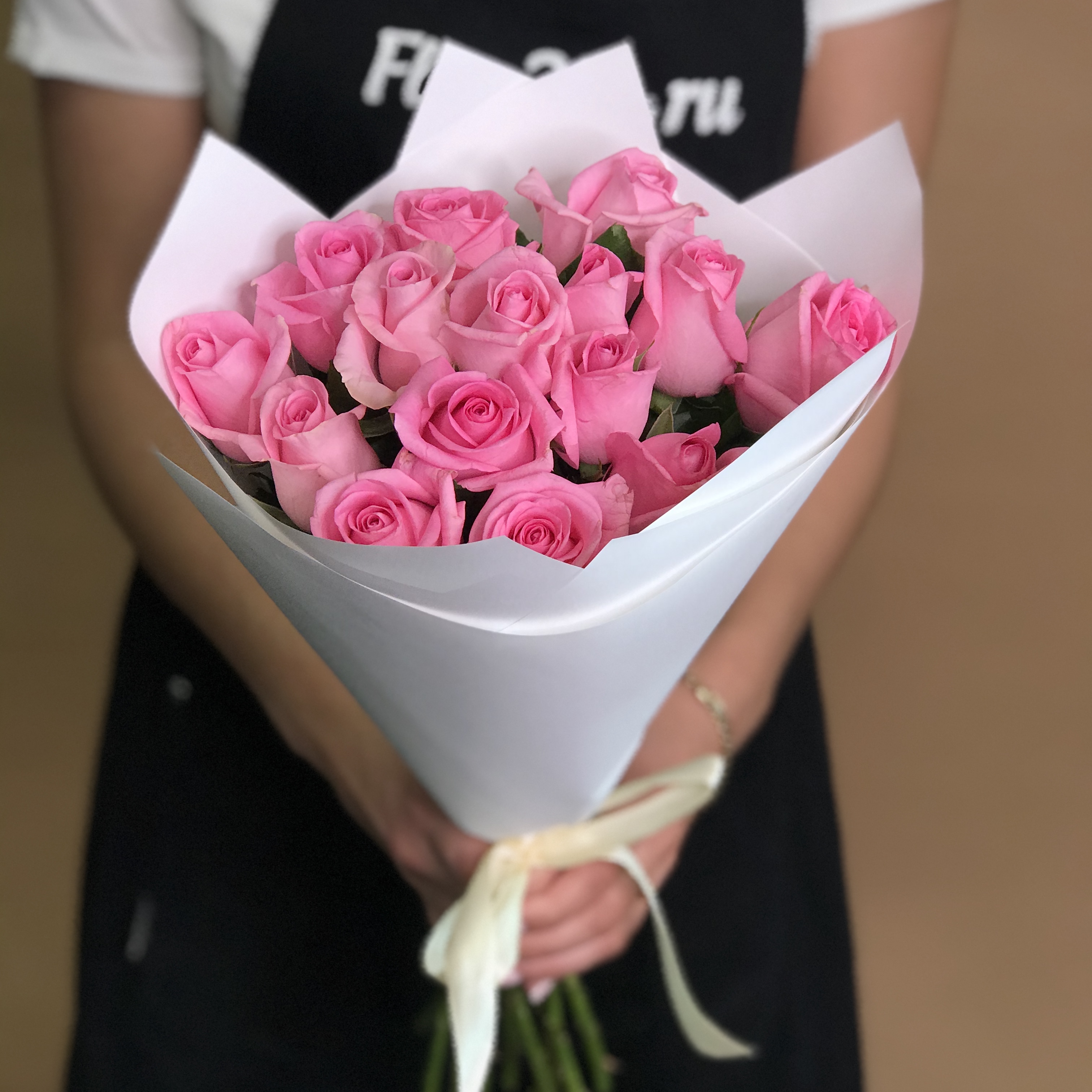 Букет из 15 розовых роз (70 см)