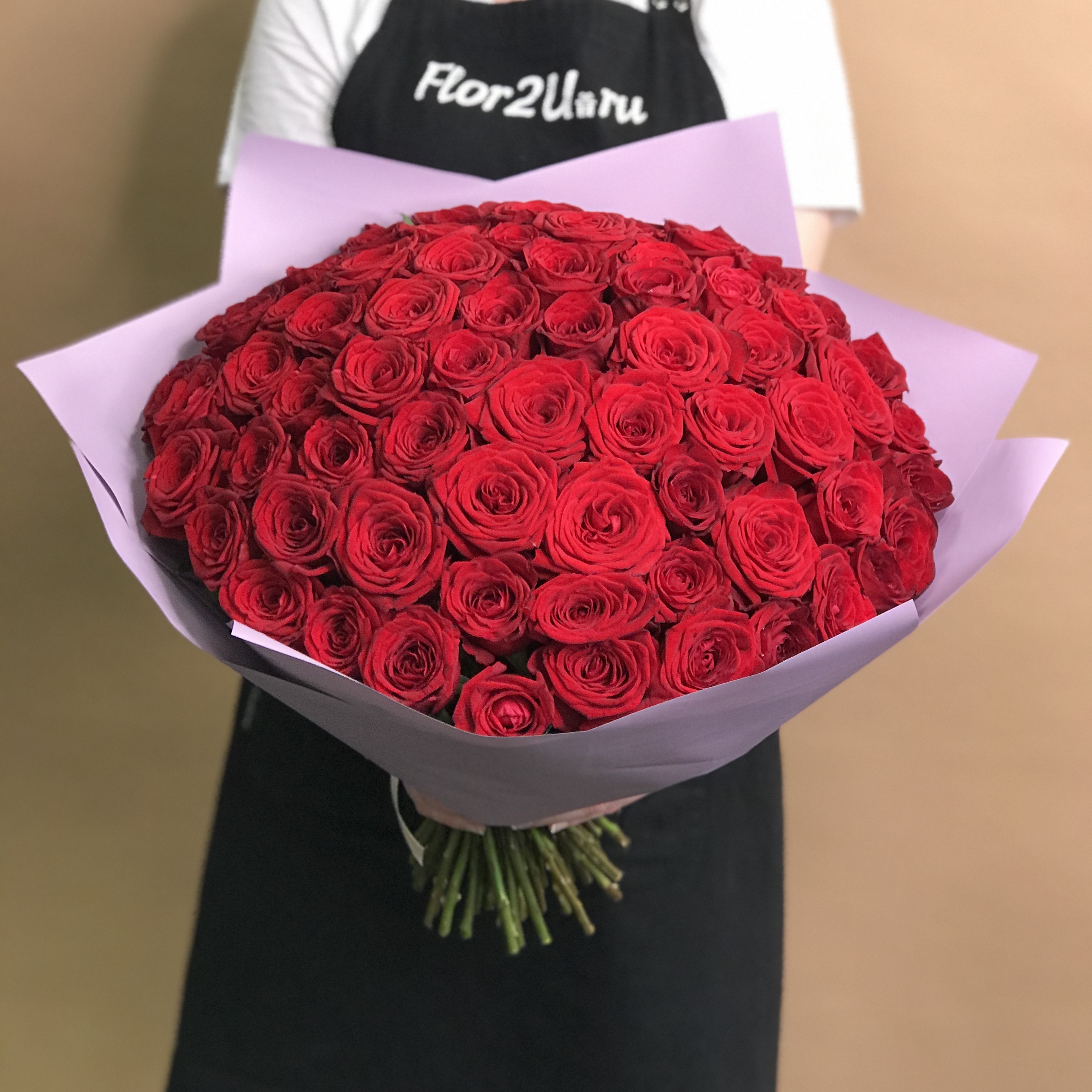 цена Букет из 71 красной розы (40 см)