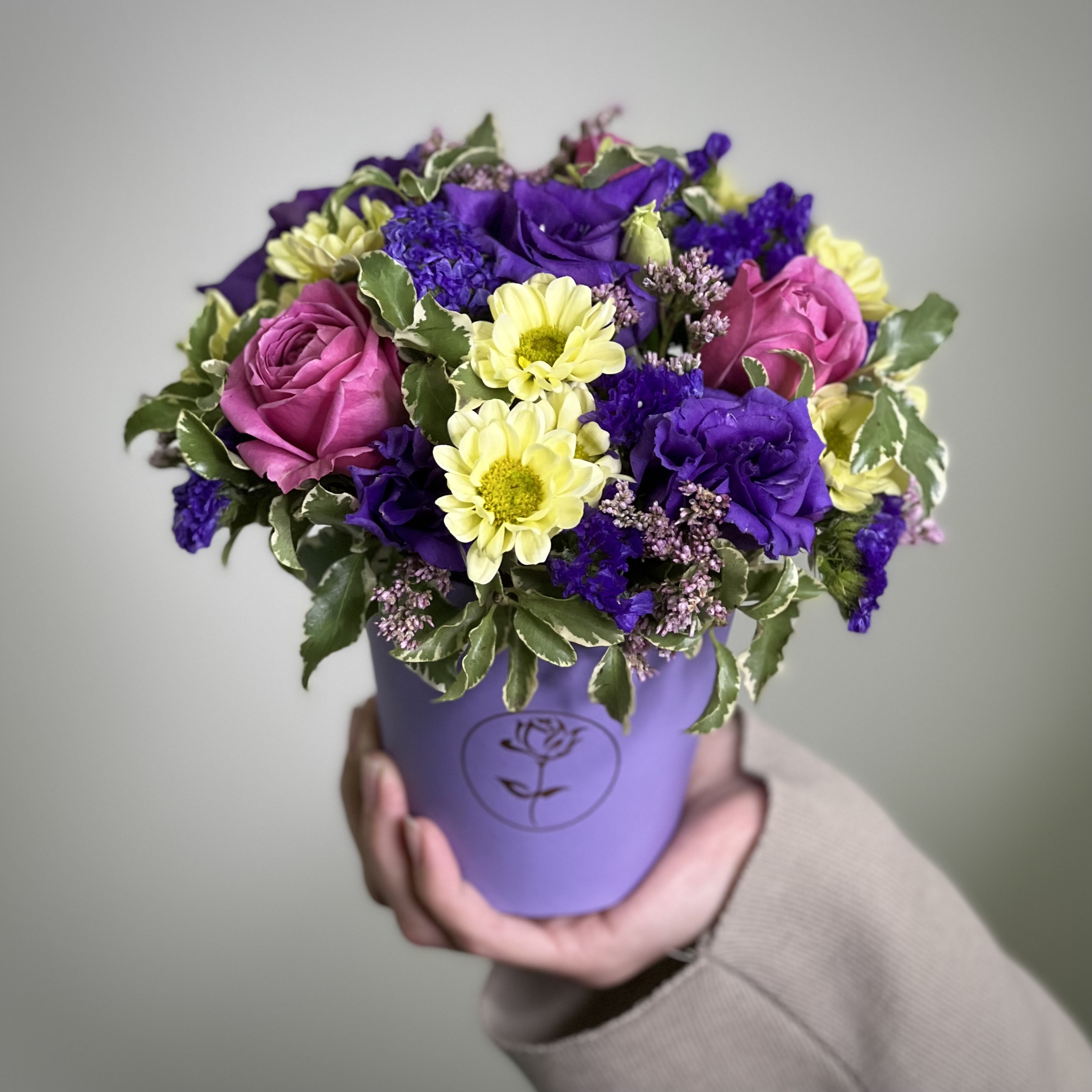 Кустовая роза Композиция в кашпо Флора