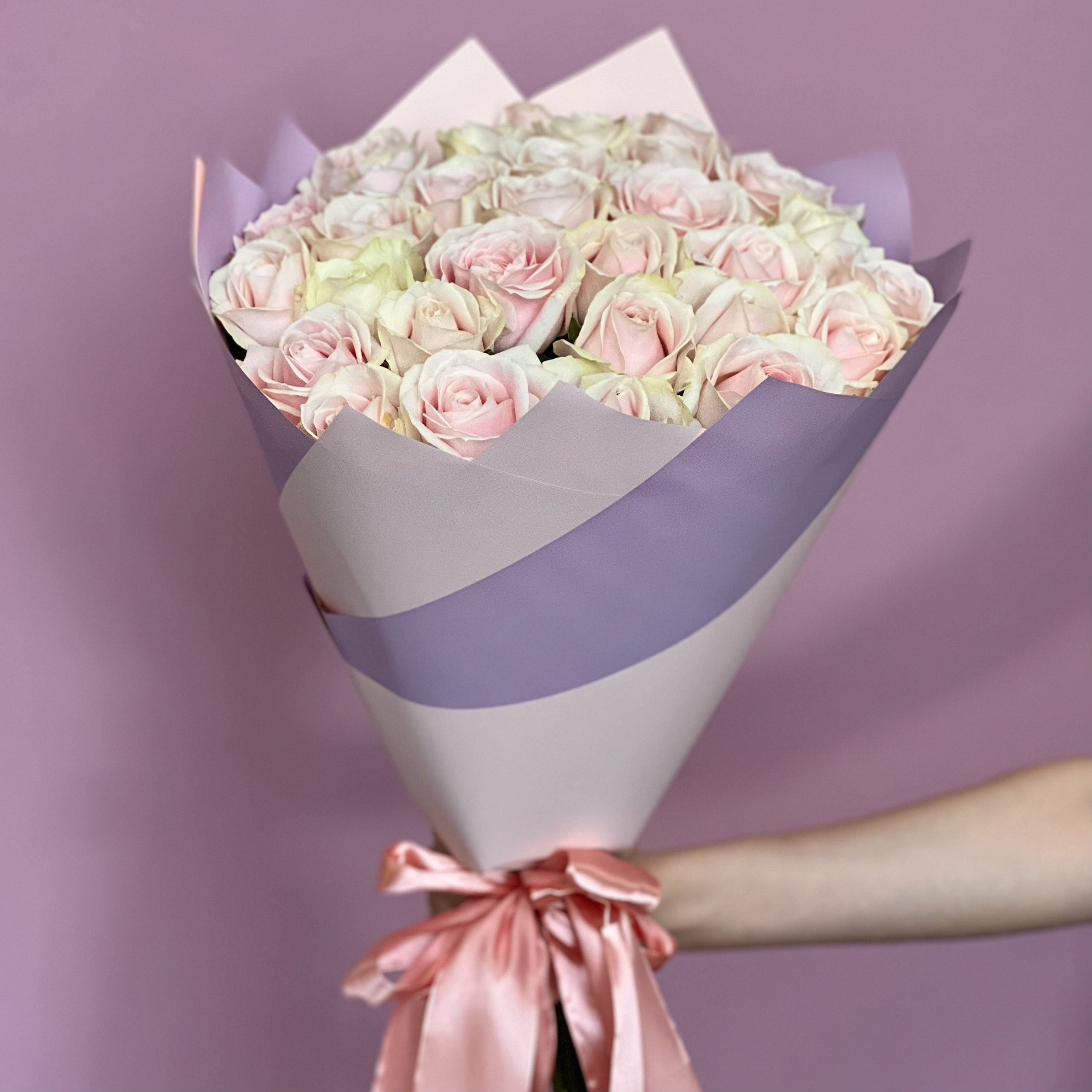 Букеты из роз Букет из роз Свит Аваланж 70 см 29 шт