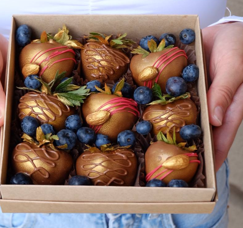 Для crm Клубника в шоколаде 9 штук с голубикой