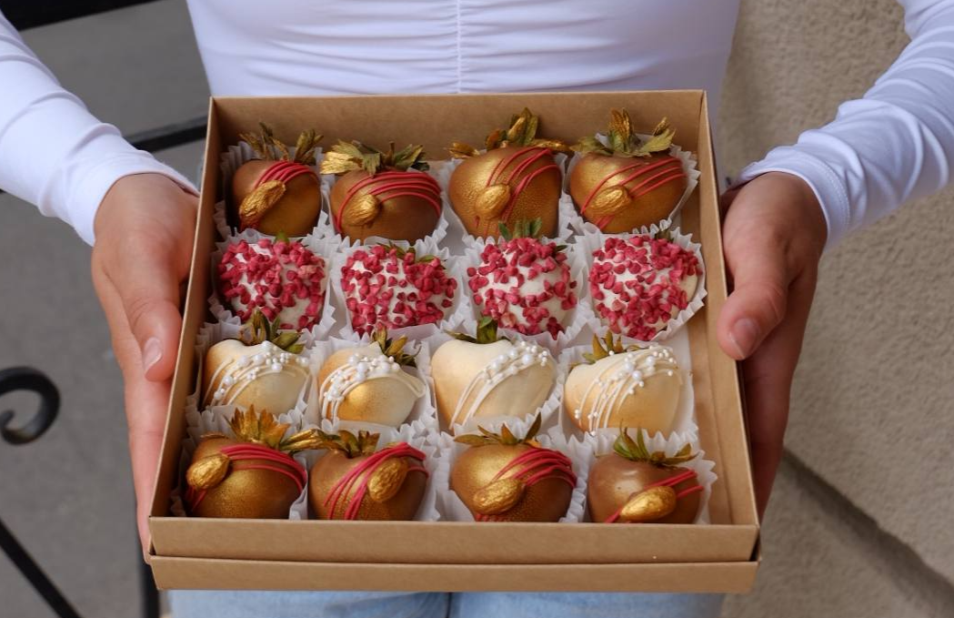 Для crm Коробка с клубникой в шоколаде "Эмоции"