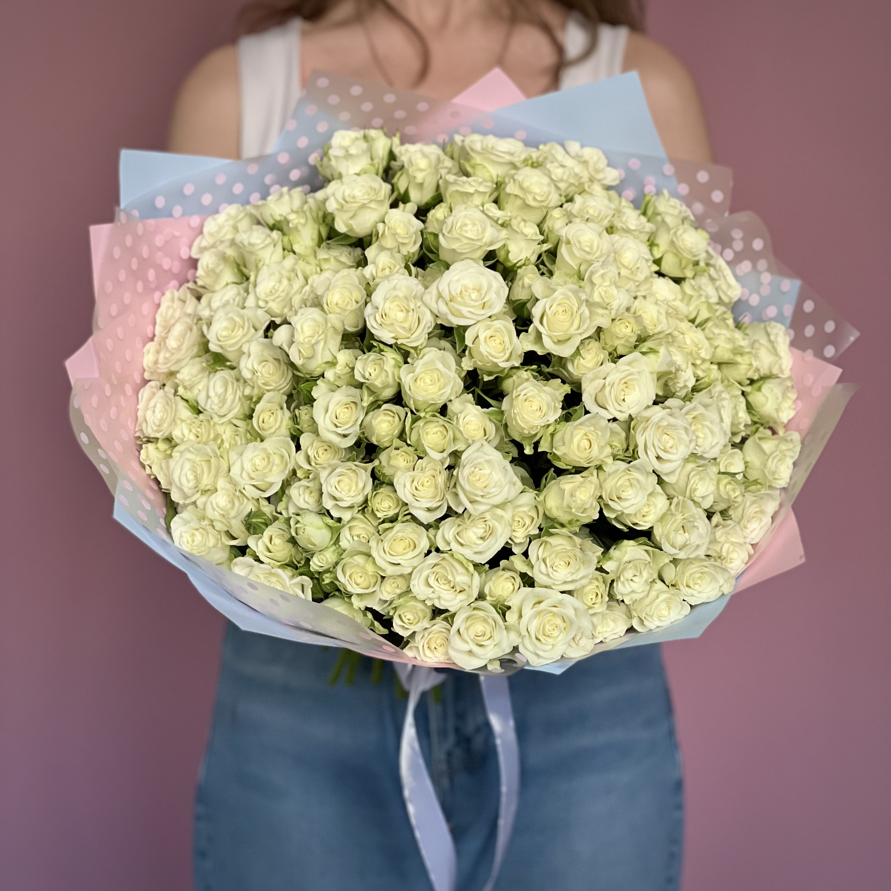 Кустовая роза Букет из 51 кустовой белой розы