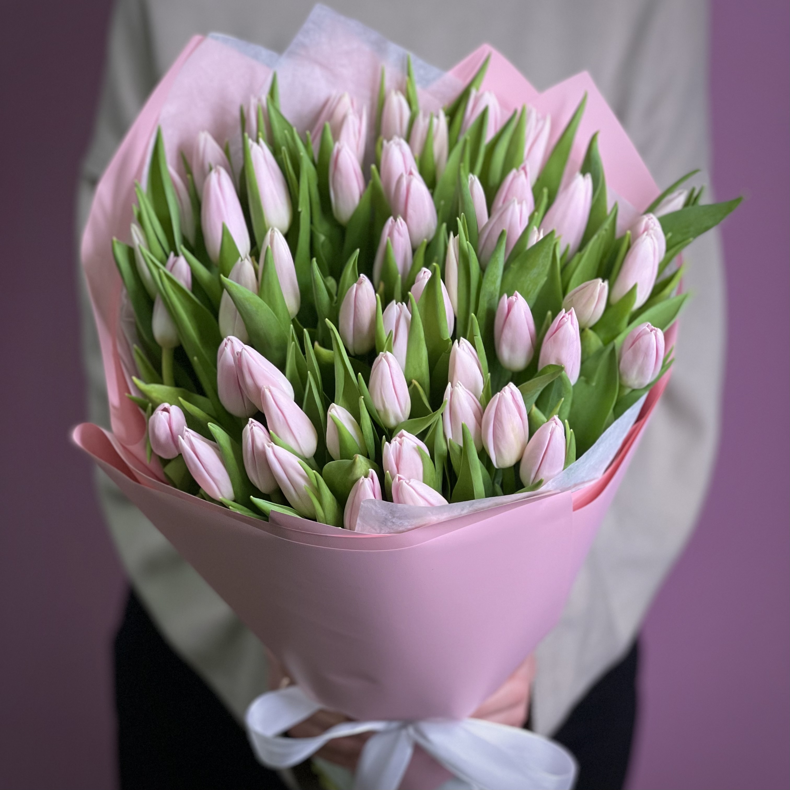 Букет из 45 розовых тюльпанов цена и фото