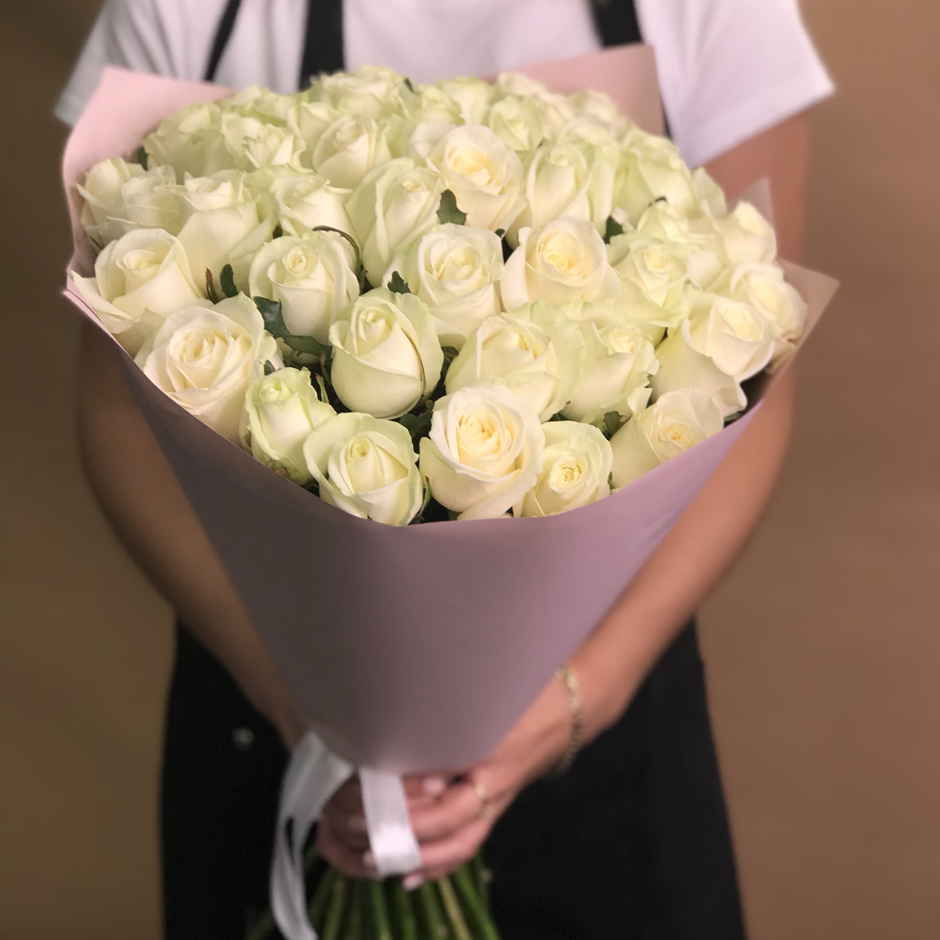 Букет из 45 белых роз (60 см) букет из 15 белых роз 60 см