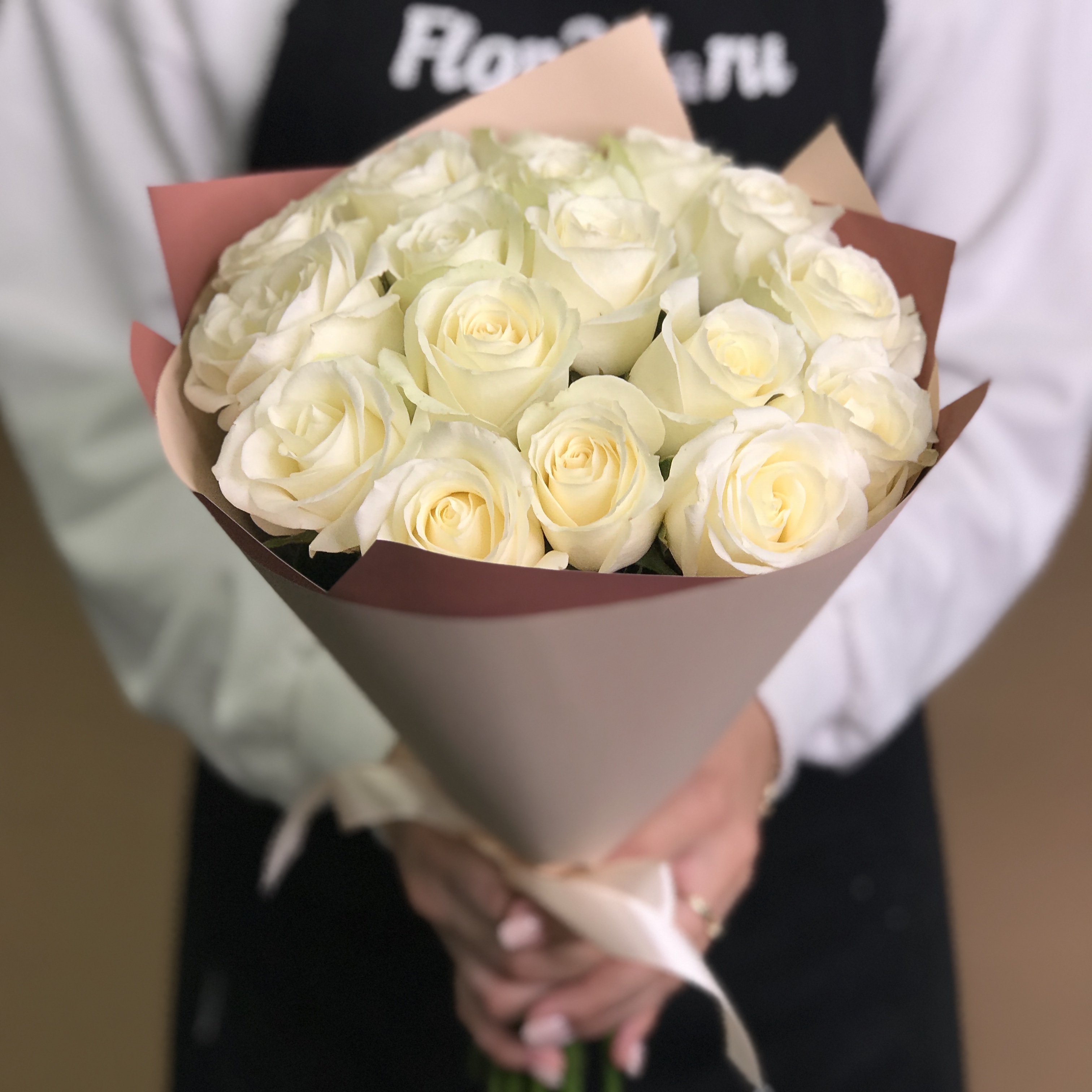 букет из 17 белых роз 40 см Букет из 17 белых роз (40 см)