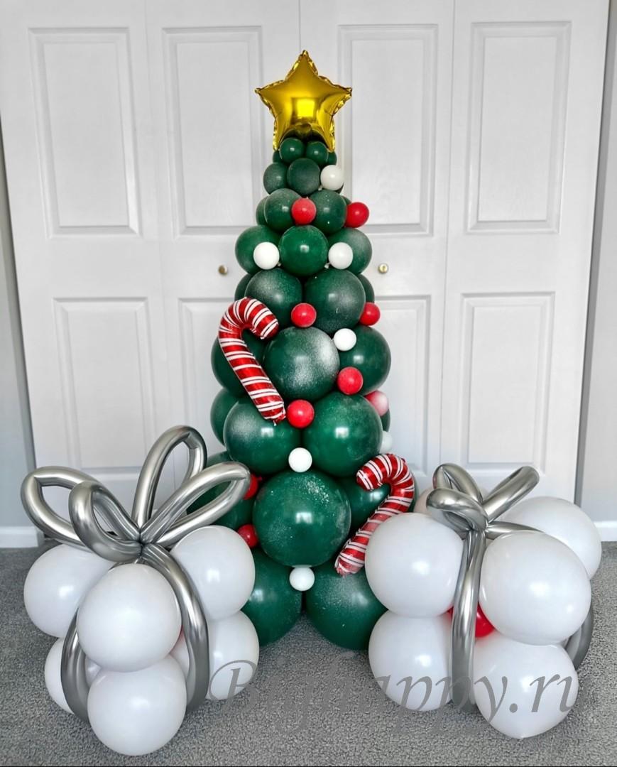 Для crm Елка из шаров с леденцами и золотой звездой и 2 больших подарка с бантами