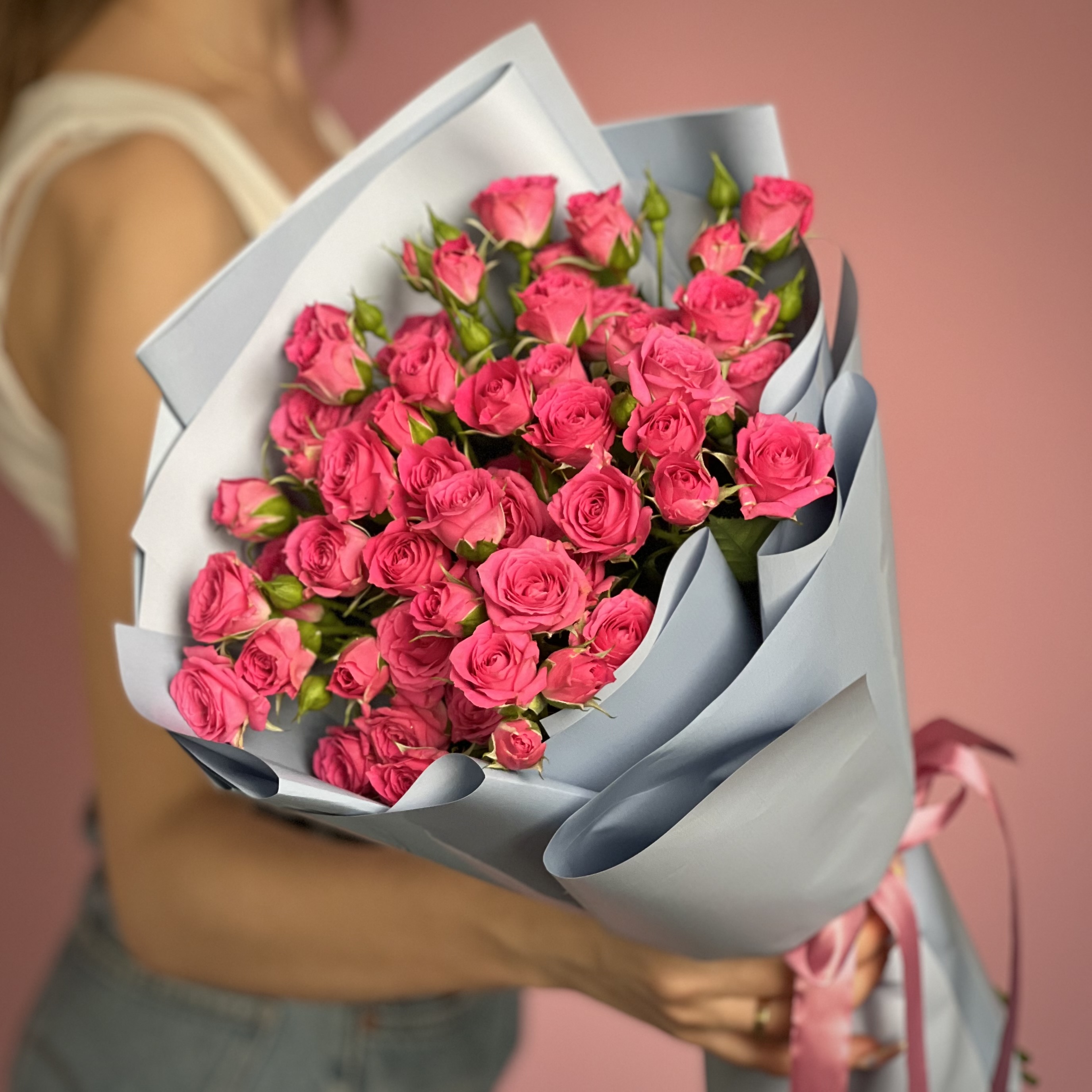 букет из 11 кустовых красных роз Букет из 11 кустовых малиновых роз