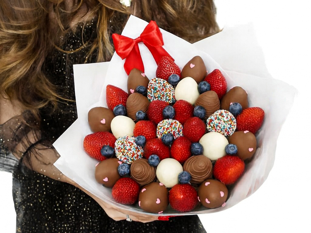 Для crm Букет из клубники в шоколаде Радужный M