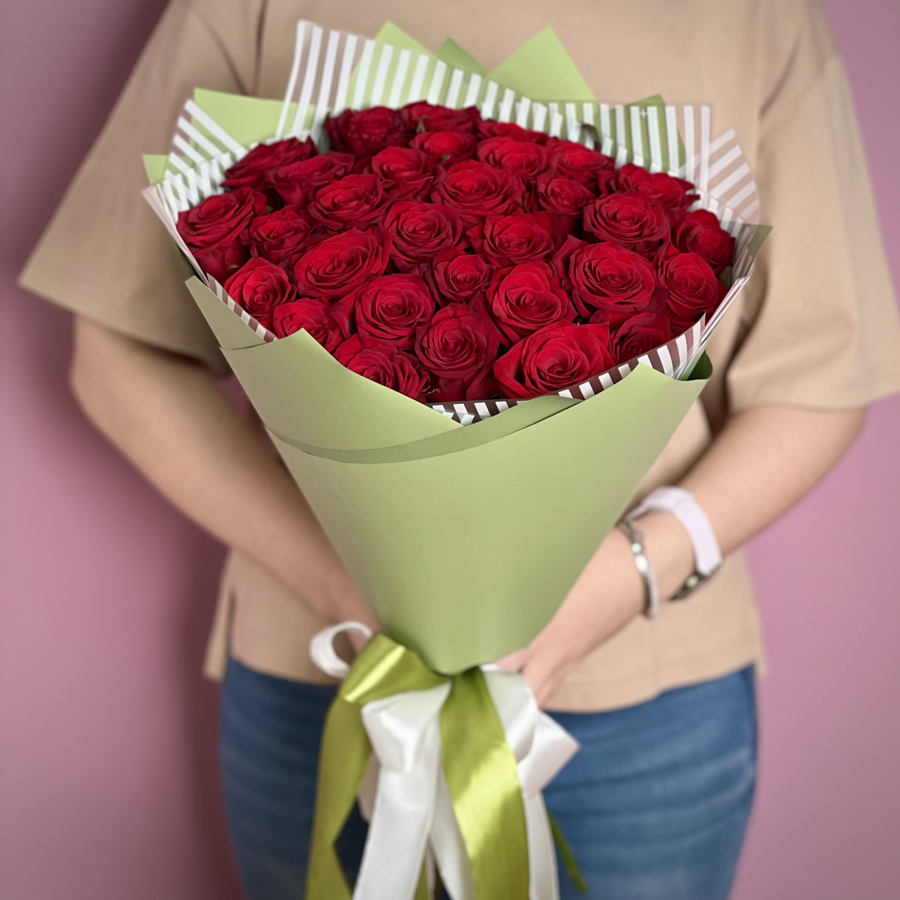 Букеты из роз Букет из 31 розы сорта Престиж (70 см)