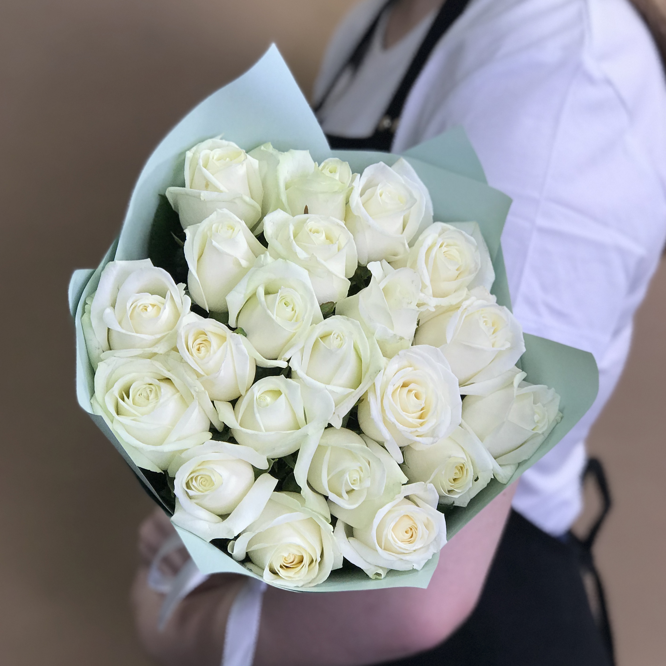 Розы Букет из 21 белой розы (40 см)