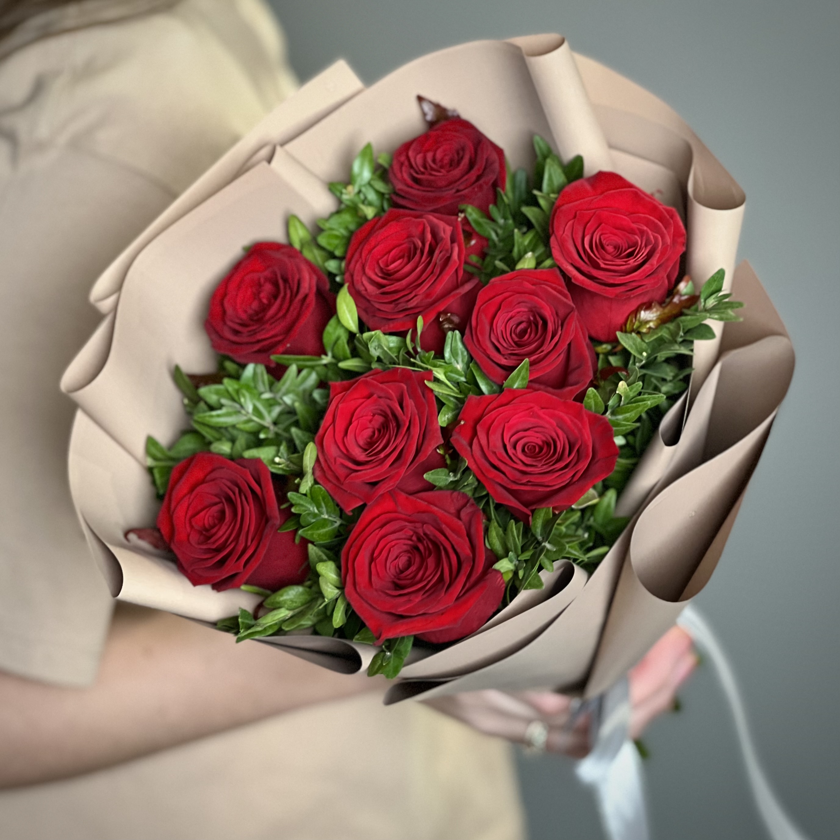 Букет из 9 красных роз с зеленью ультратонкий силиконовый чехол накладка для vivo v15 с принтом букет роз