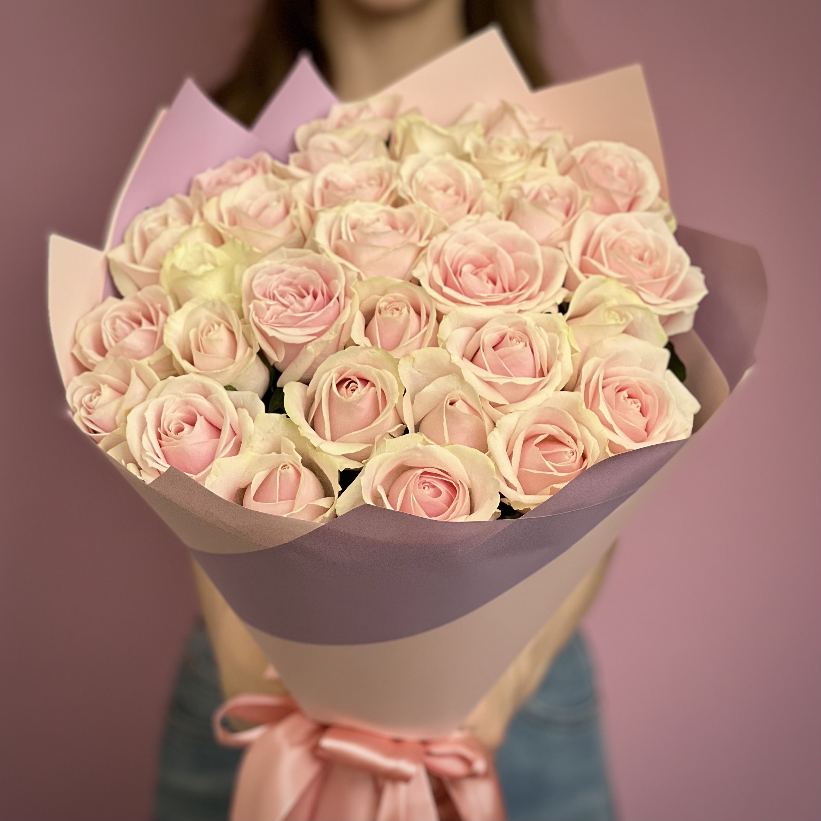 Букеты из роз Букет из роз Свит Аваланж 70 см 29 шт