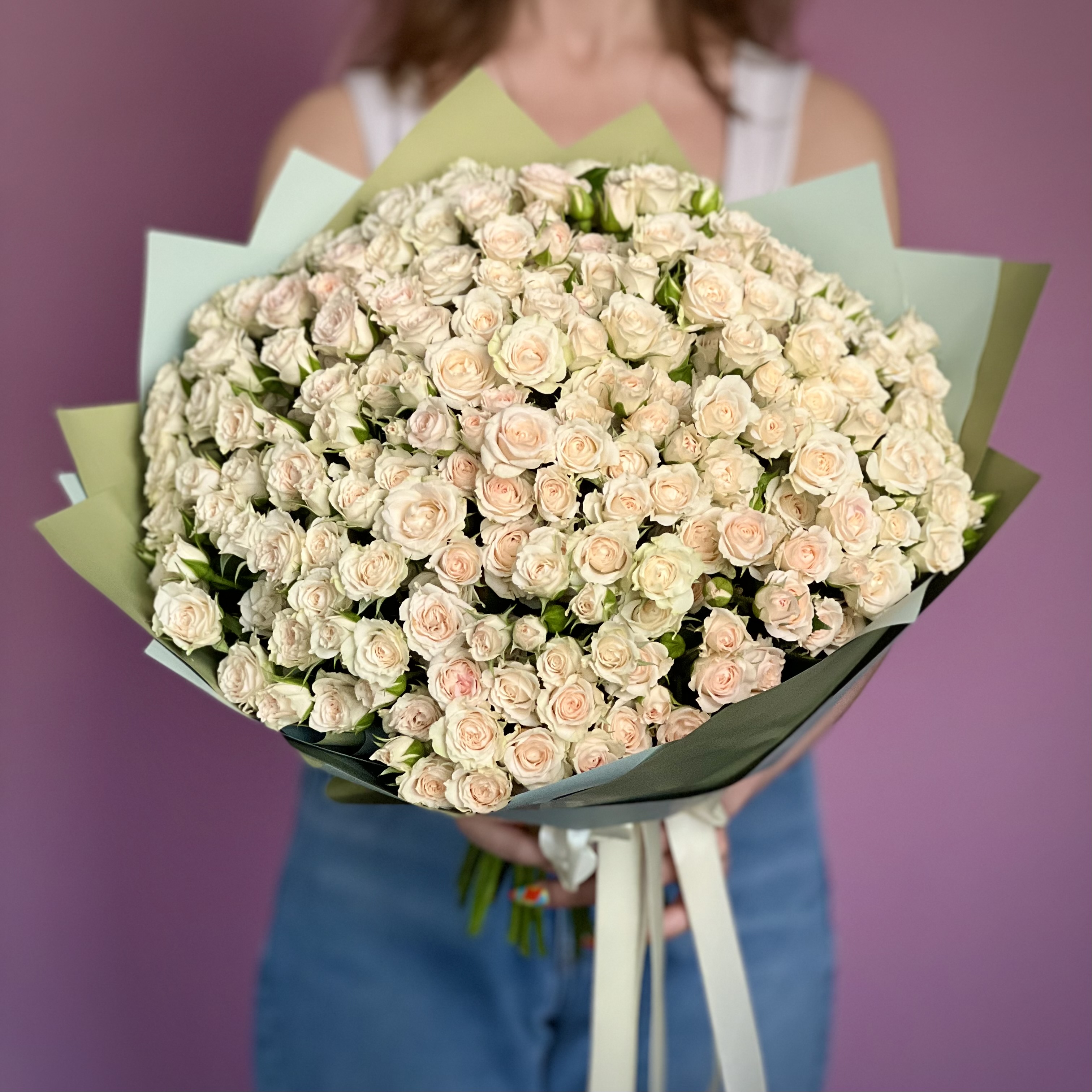 Кустовая роза Букет из 51 кустовой кремовой розы