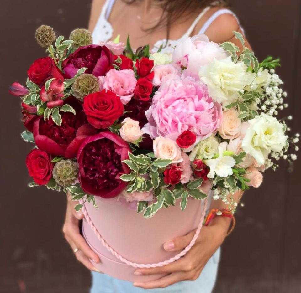 Insta букеты Цветы в коробке Ромео и Джульетта