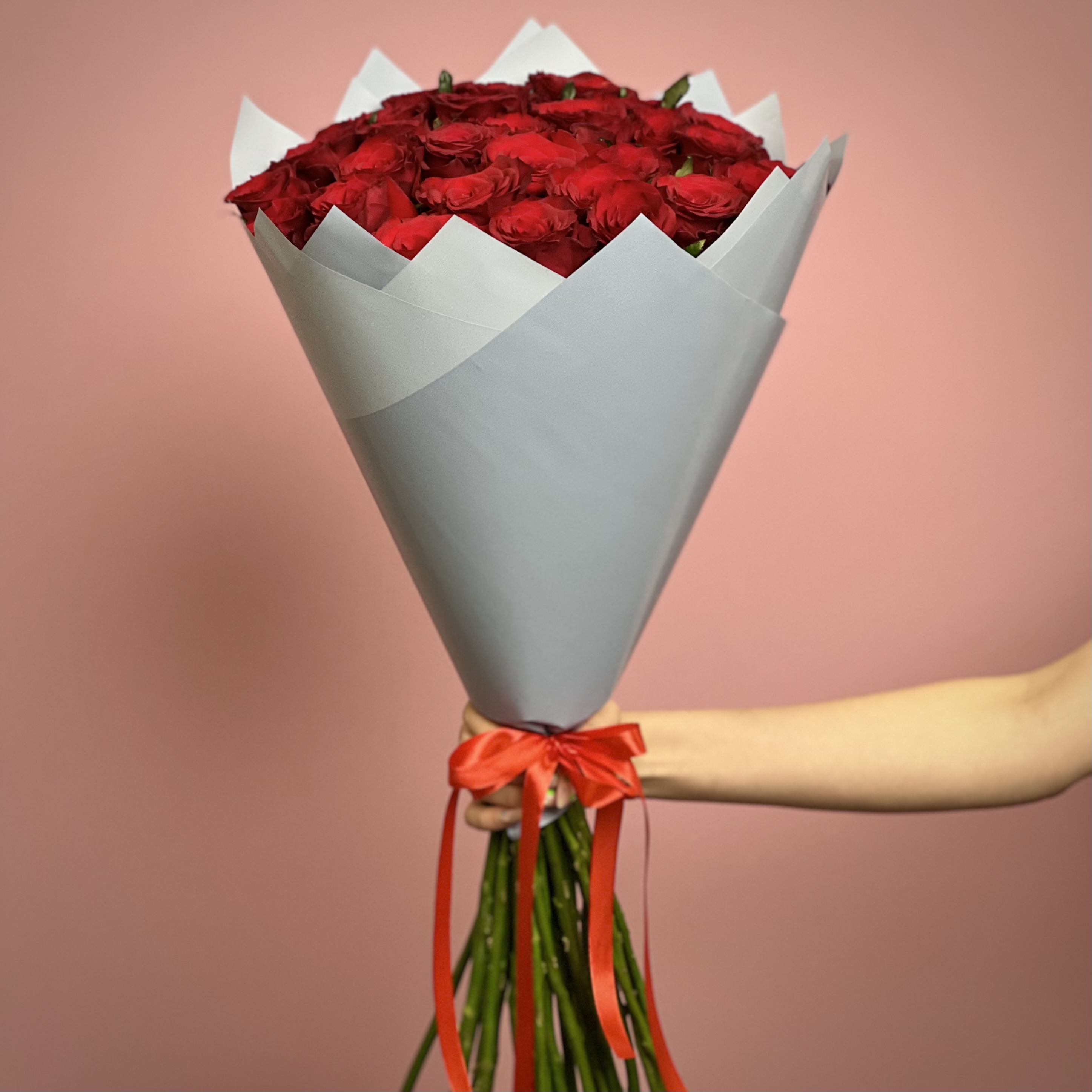 Букеты из роз Букет из 29 роз сорта Престиж (70 см)