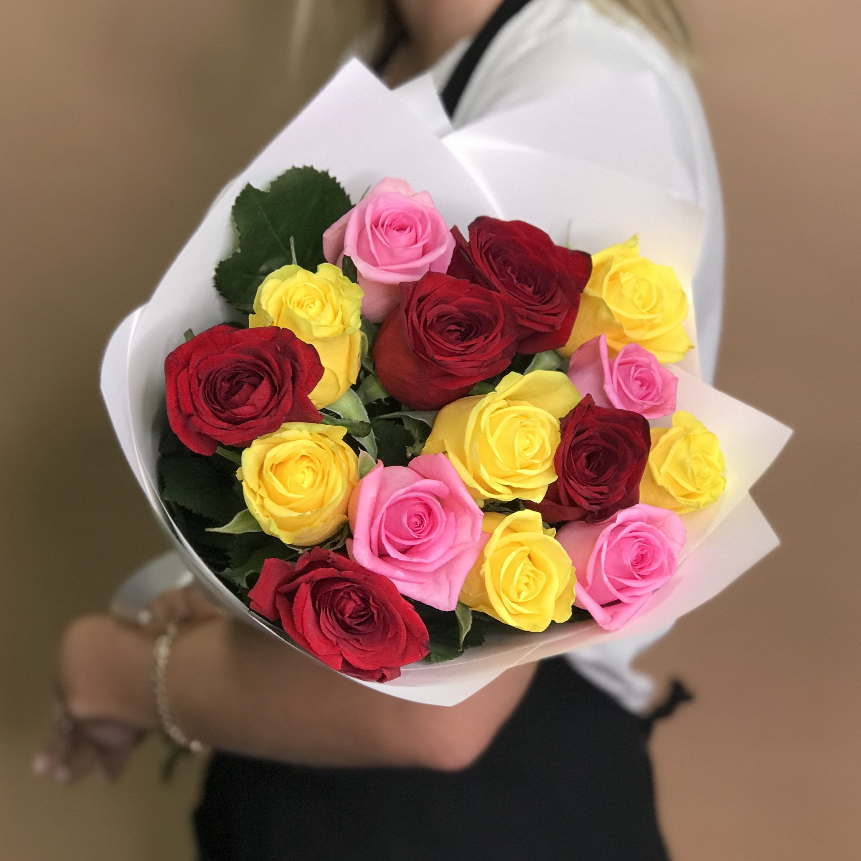 Розы Букет яркий микс из роз 15 шт. (60 см)