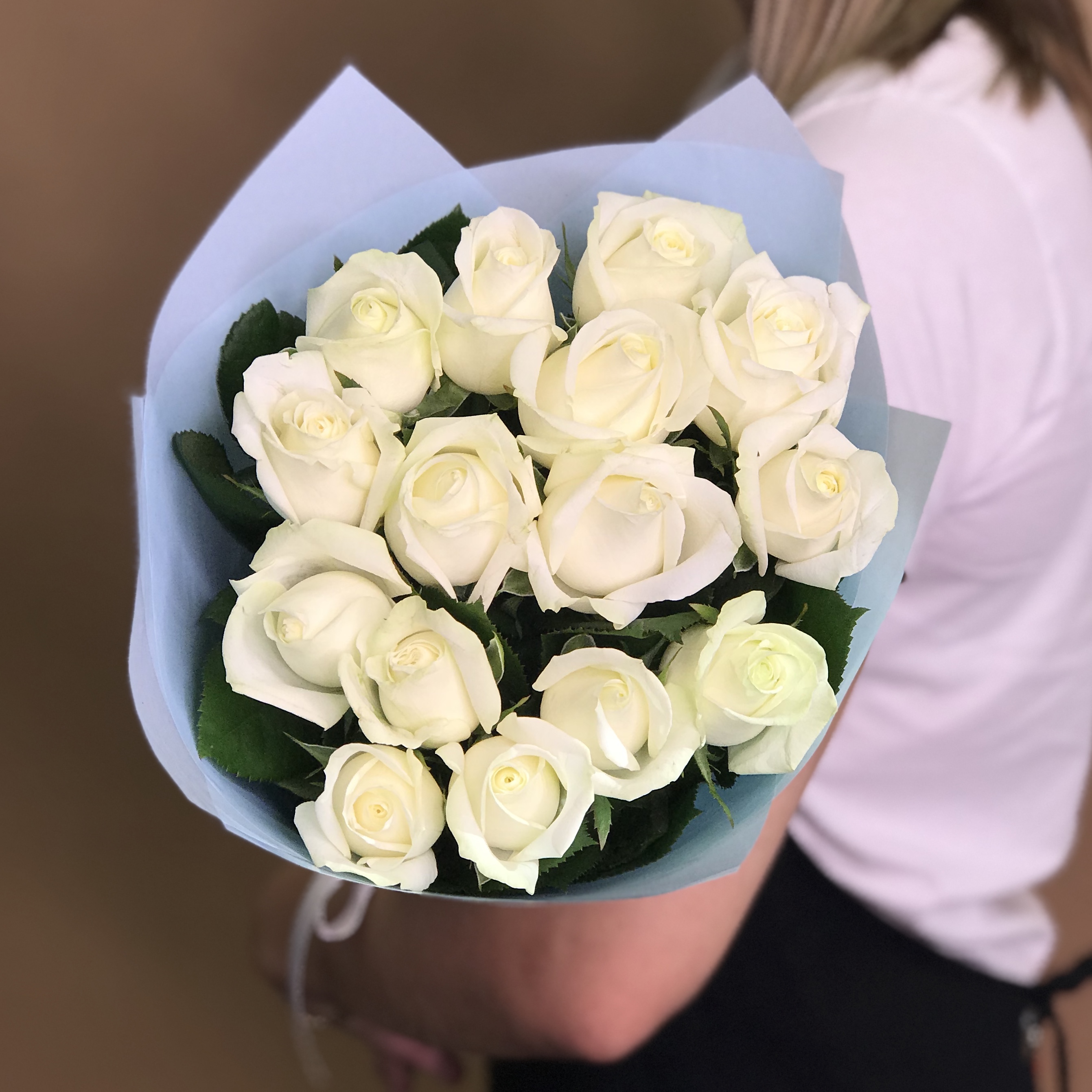 Розы Букет из 15 белых роз (60 см)