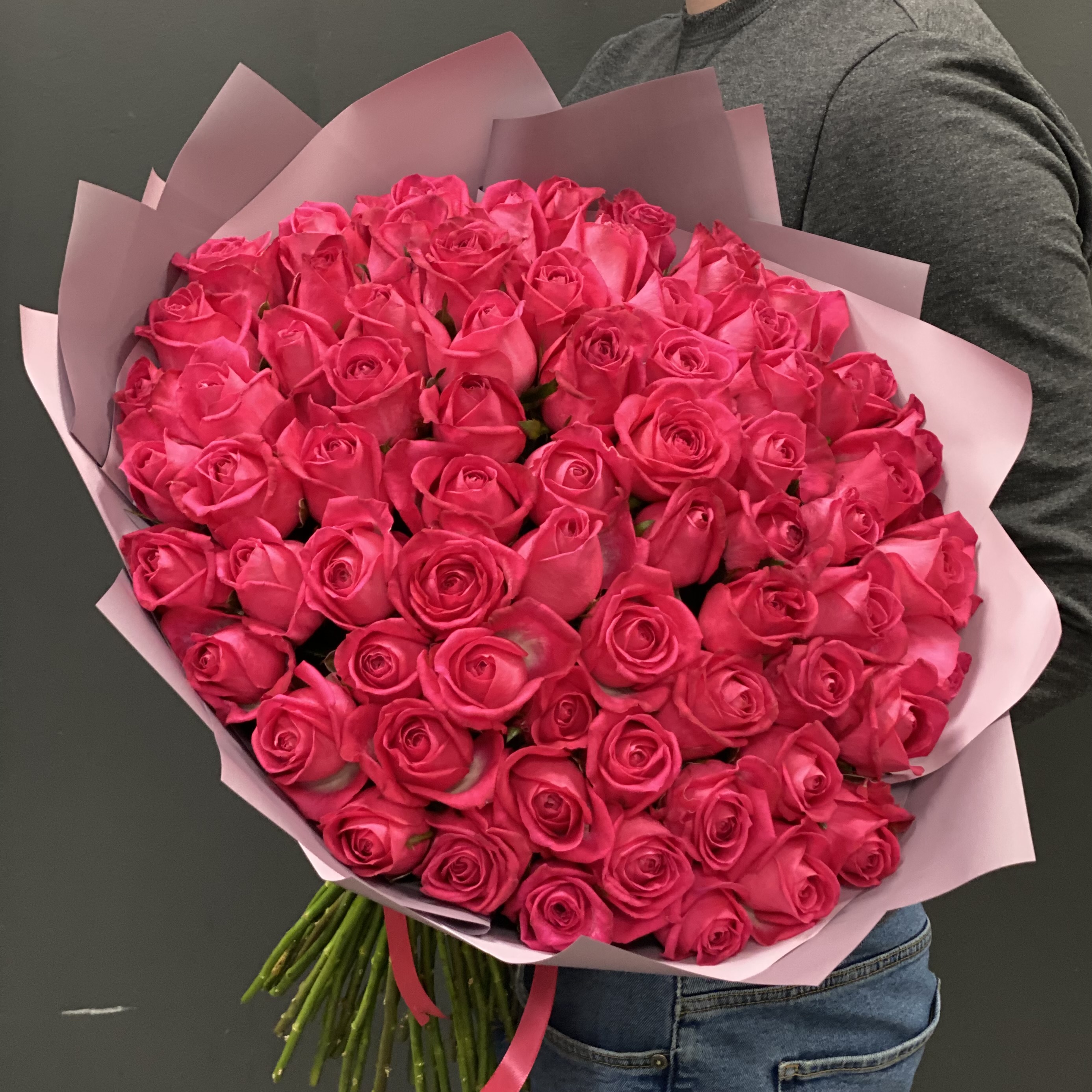 Розы Букет из 71 малиновой розы (70 см)
