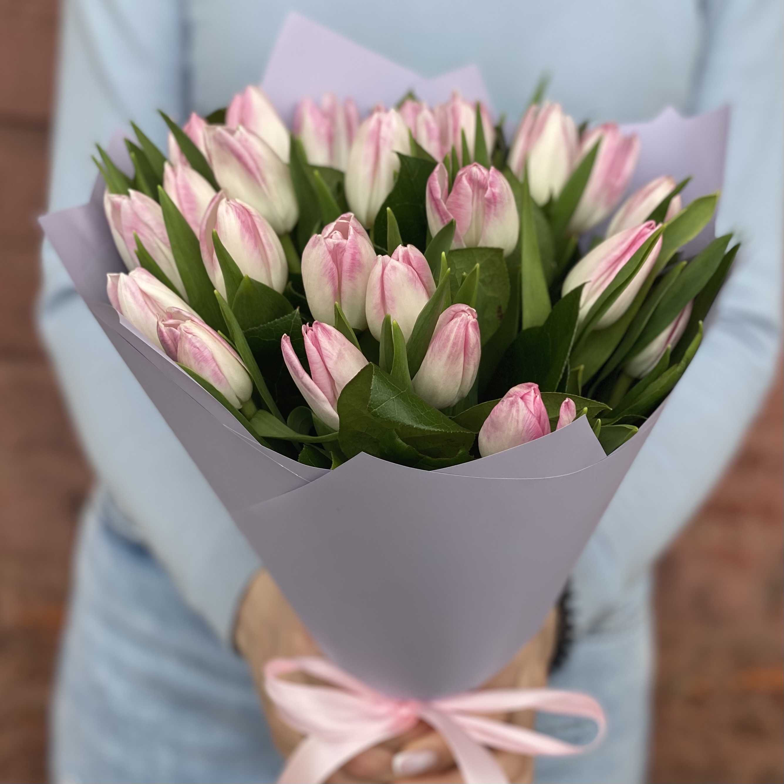 Букет из 25 розовых тюльпанов цена и фото