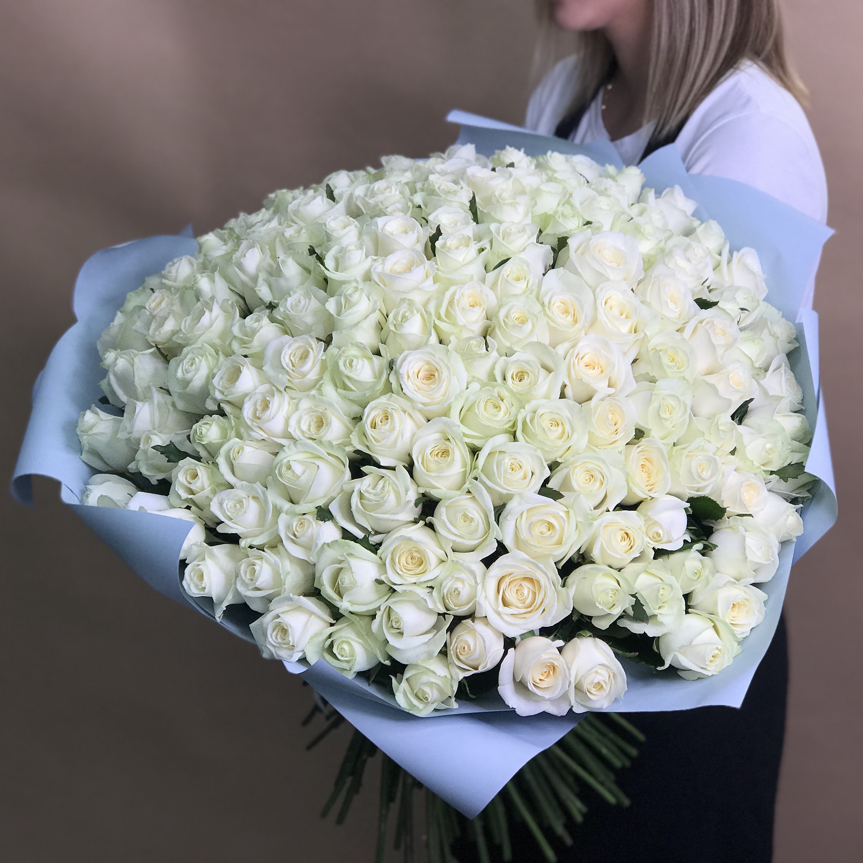 Розы Букет из 151 белой розы (70 см)