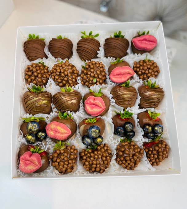 Для crm Клубника в шоколаде "И пусть весь мир подождёт"