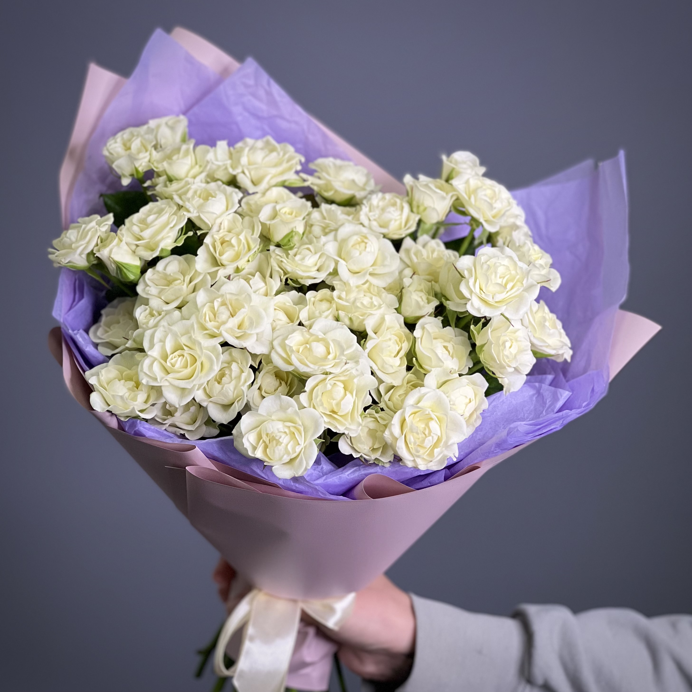 Кустовая роза Букет Вьюга