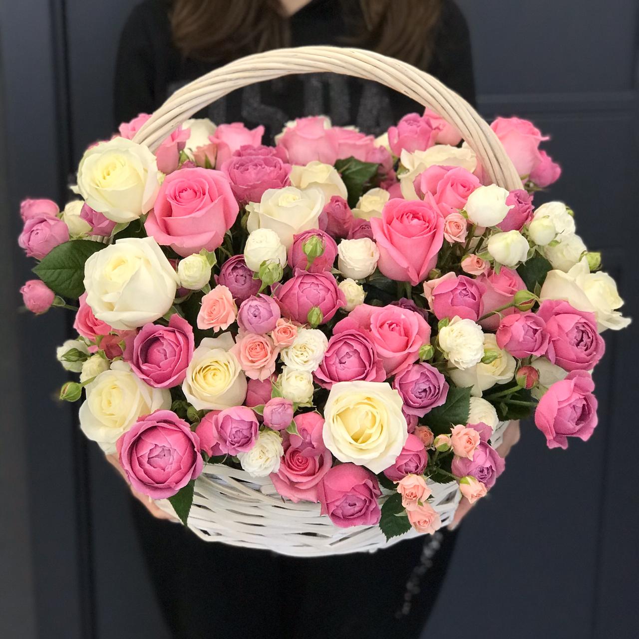 Букеты из роз Корзина цветов Воздушный поцелуй