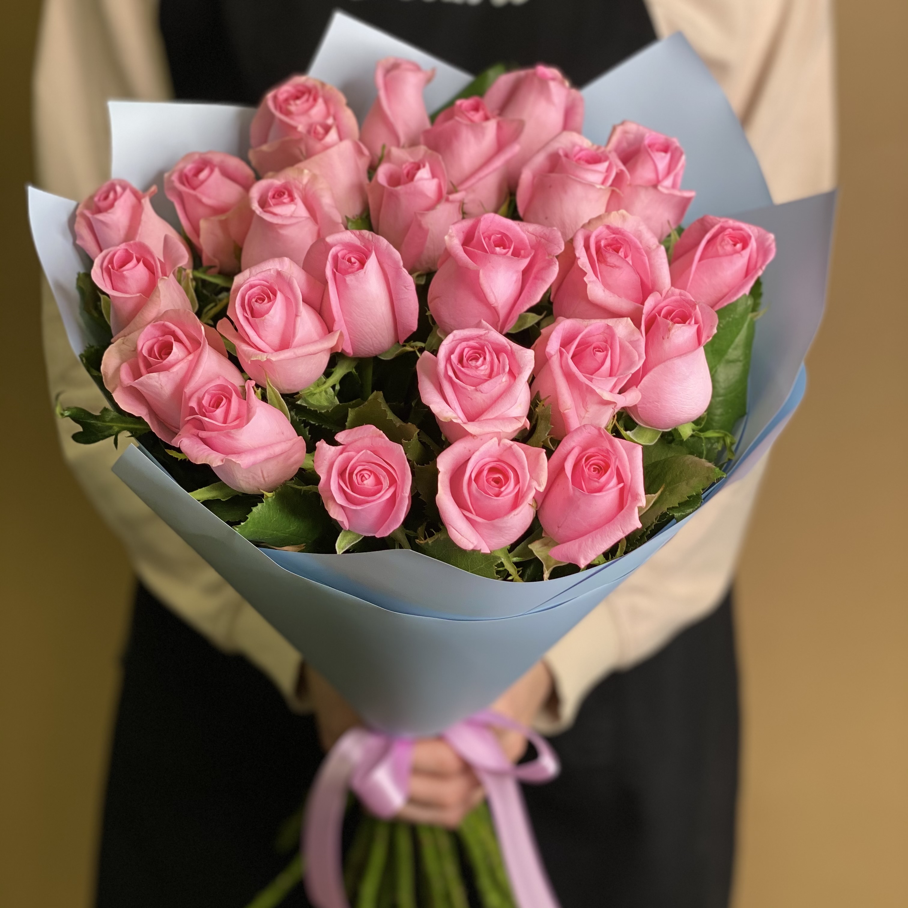 букет 25 розовых роз мисти бабблс Букет из 25 розовых роз (70 см)